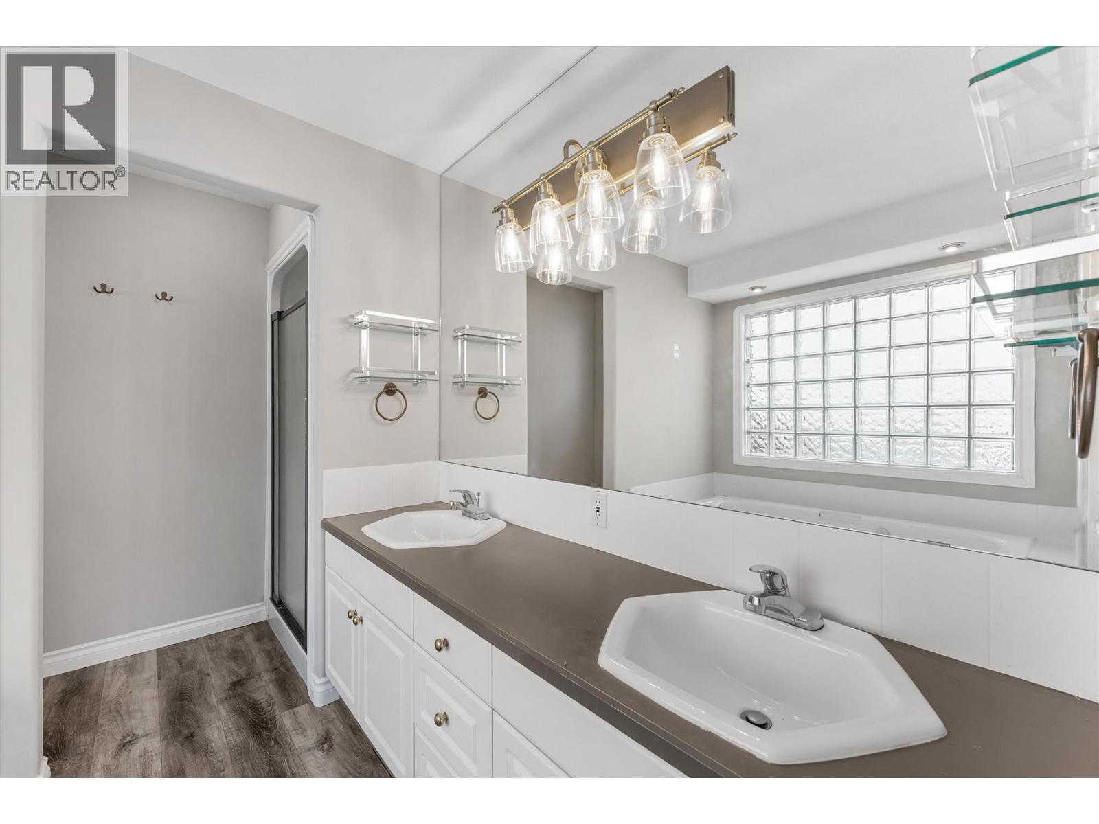 1180 Ray Road, Kelowna, BC - Indoor Photo Showing Bathroom