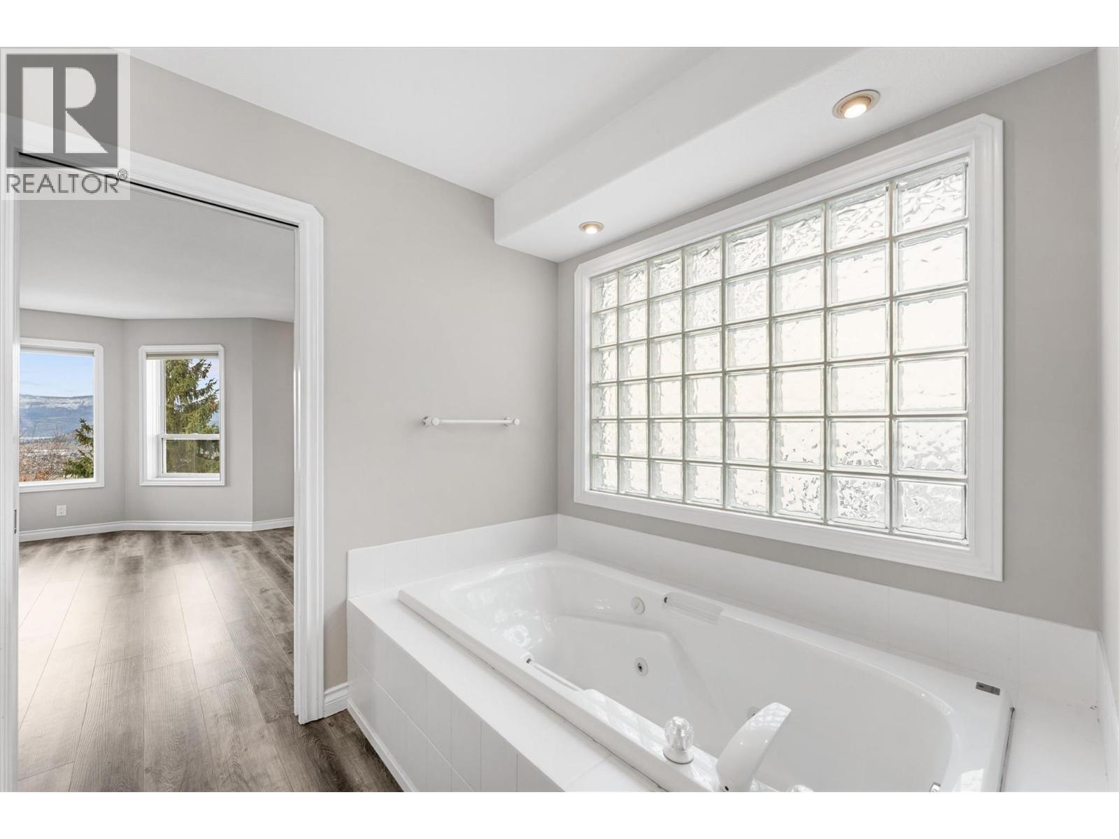 1180 Ray Road, Kelowna, BC - Indoor Photo Showing Bathroom