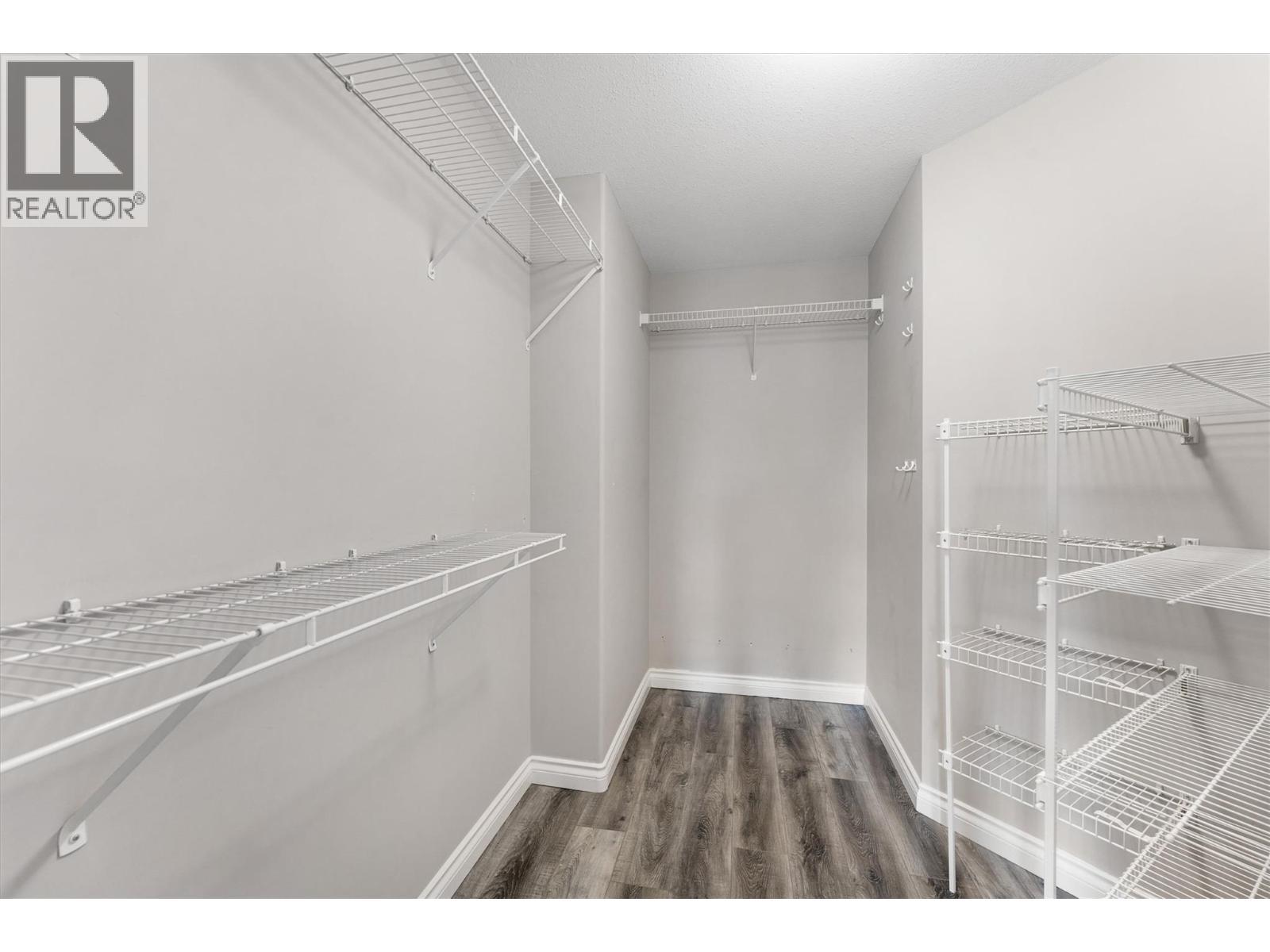 1180 Ray Road, Kelowna, BC - Indoor With Storage