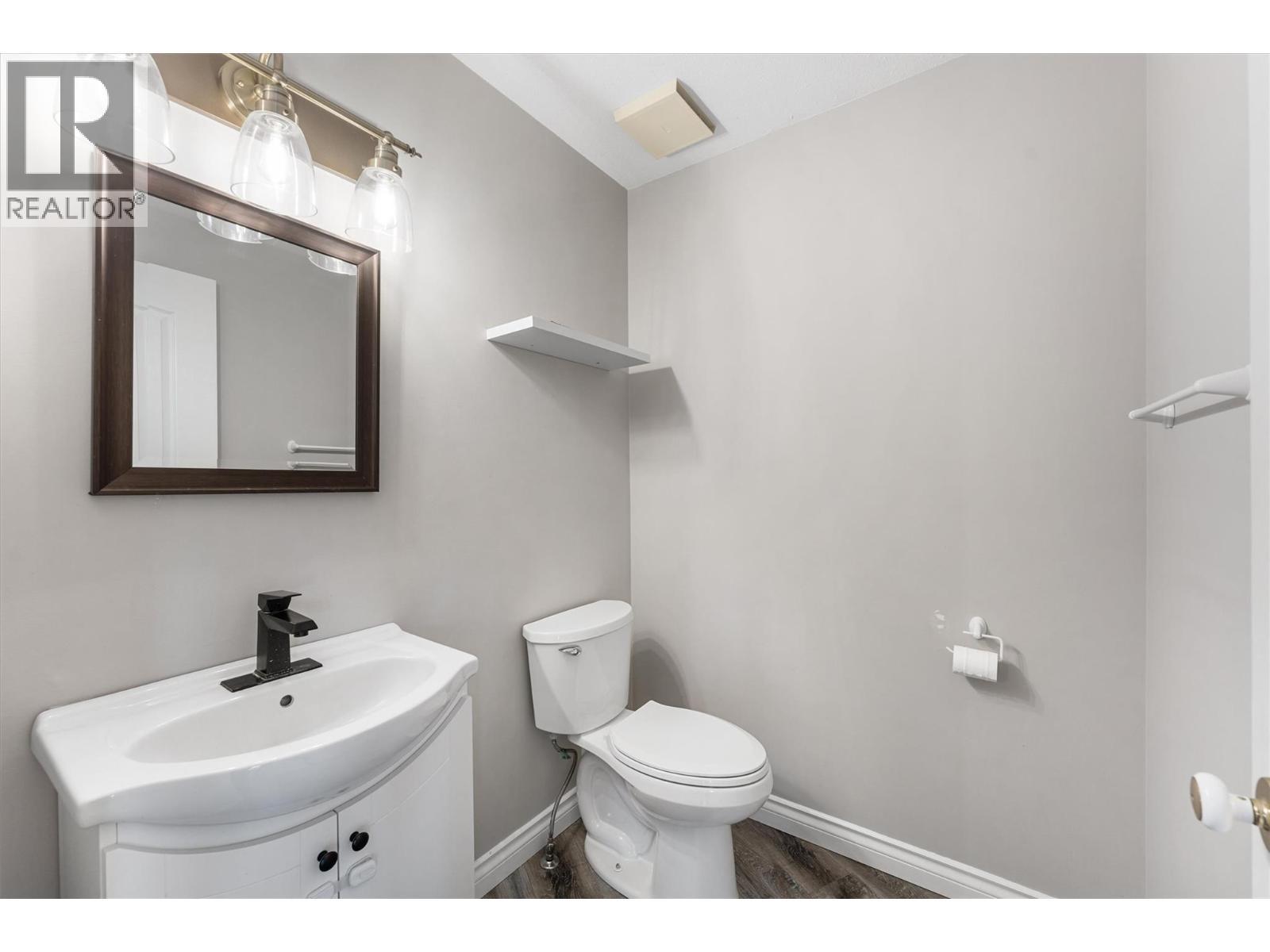 1180 Ray Road, Kelowna, BC - Indoor Photo Showing Bathroom