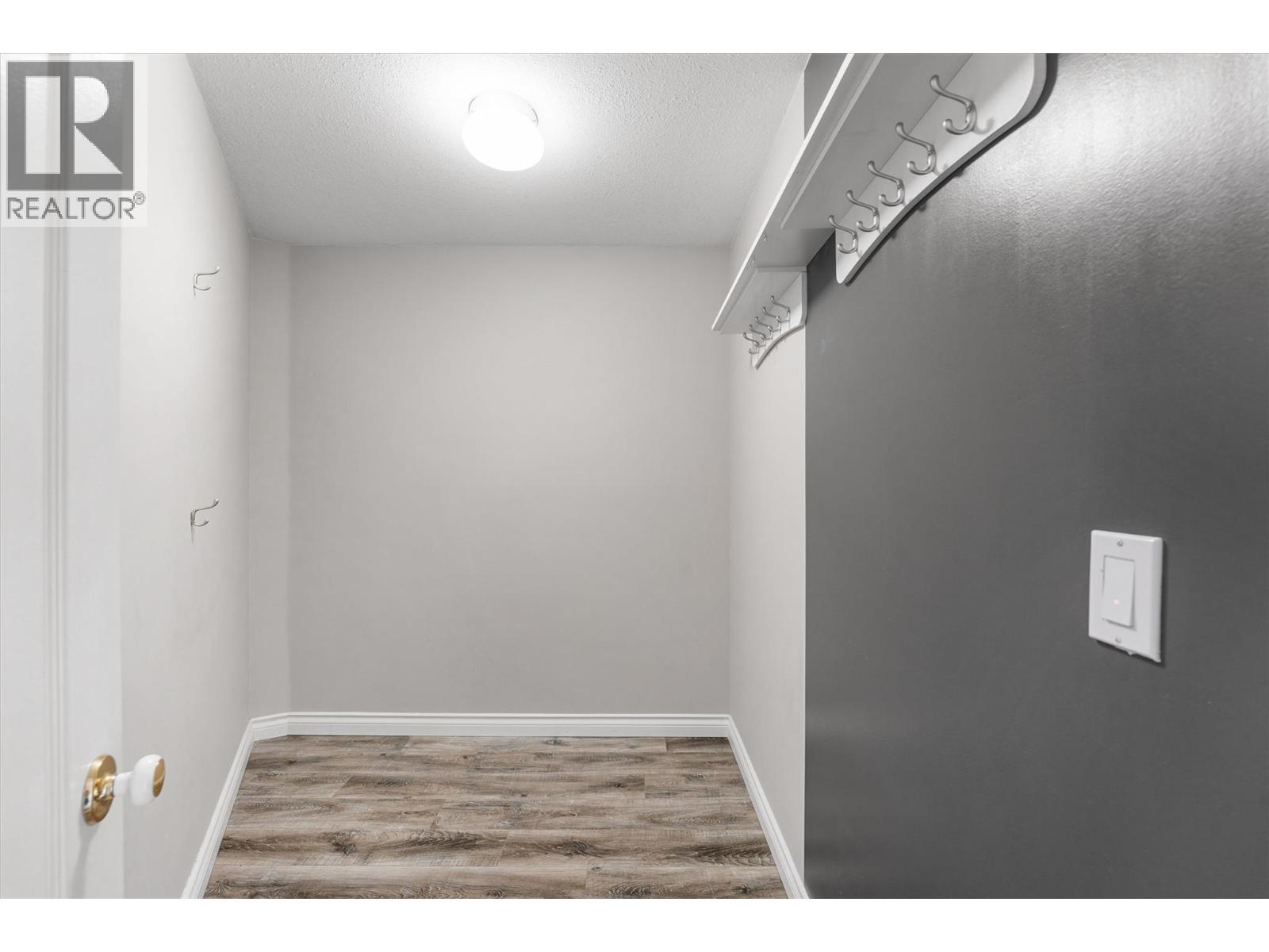 1180 Ray Road, Kelowna, BC - Indoor