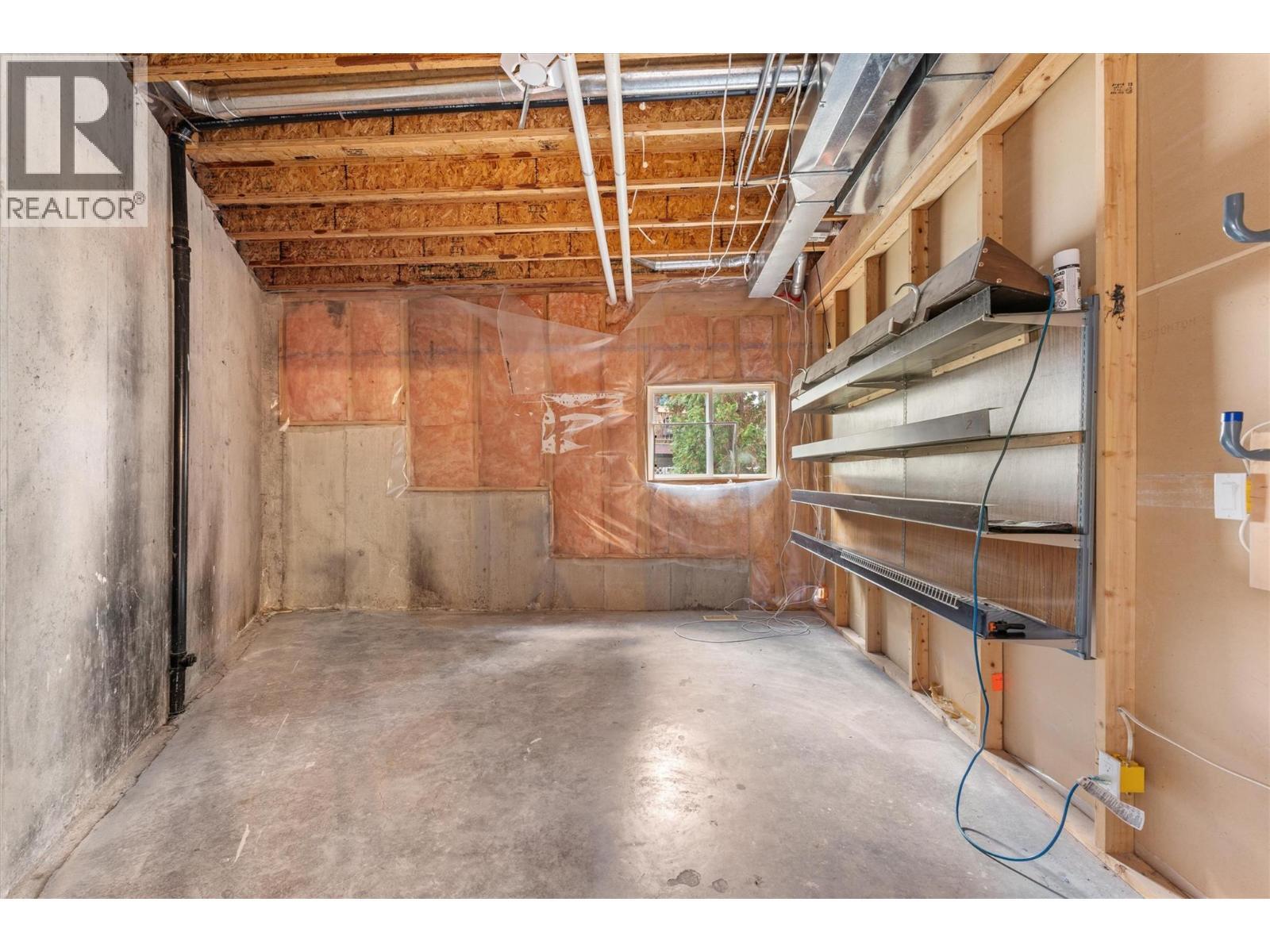 1180 Ray Road, Kelowna, BC - Indoor