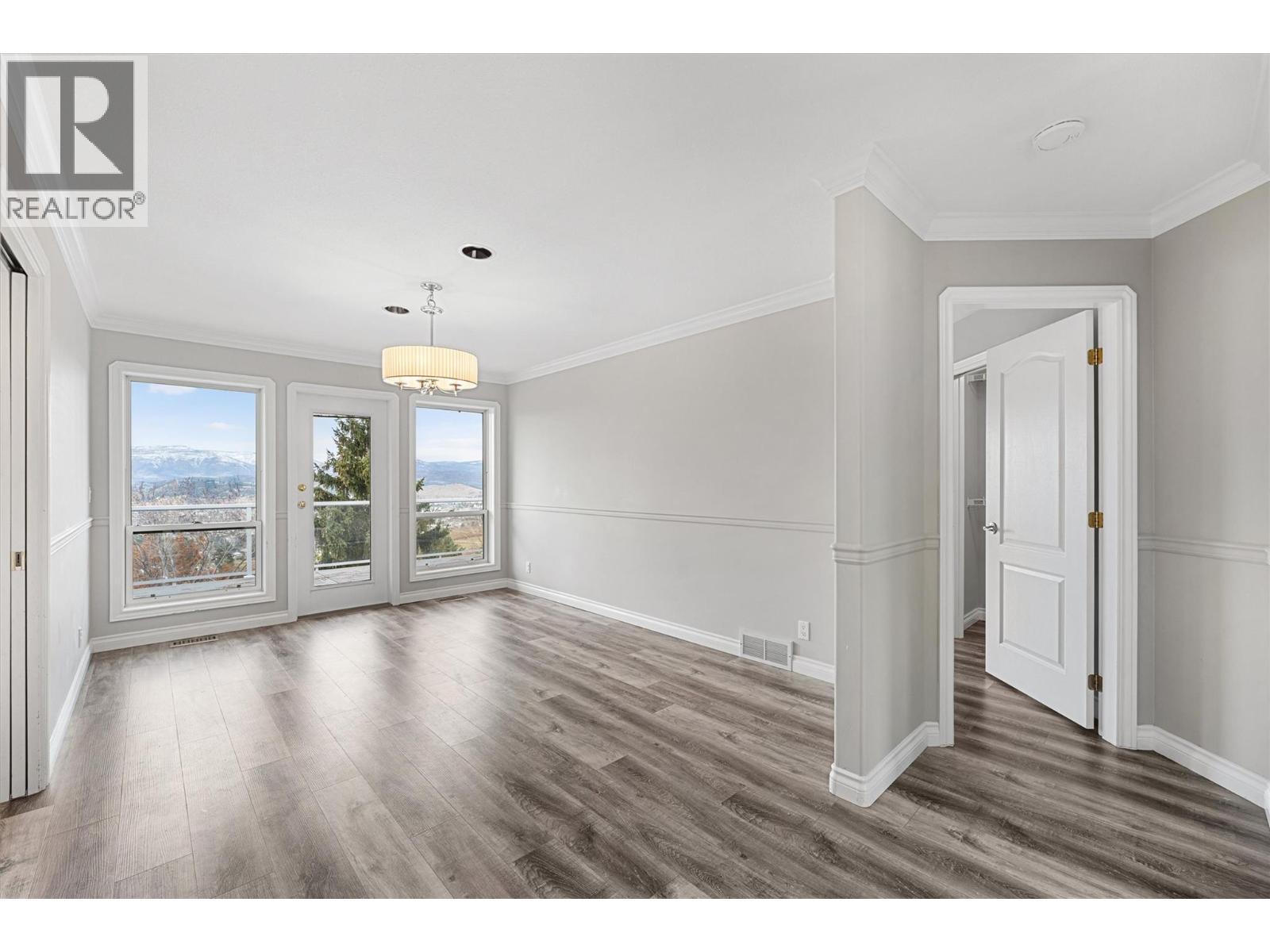 1180 Ray Road, Kelowna, BC - Indoor