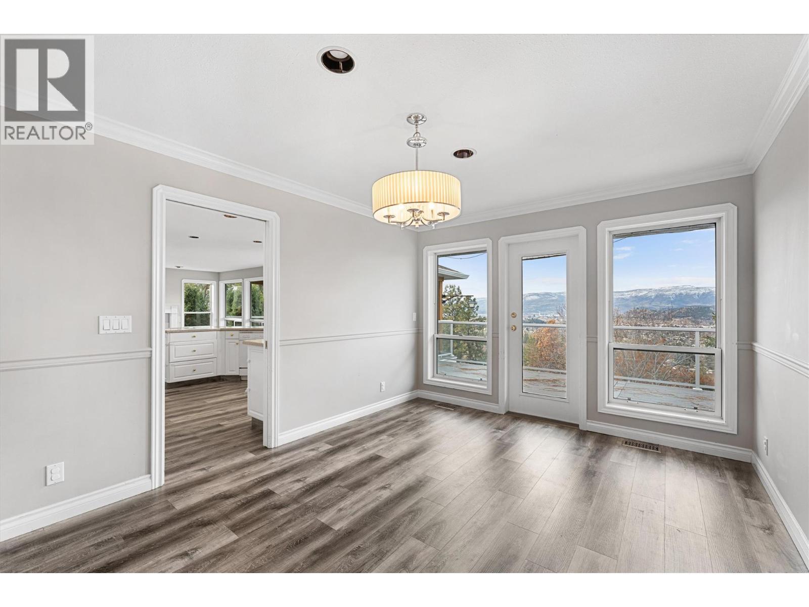 1180 Ray Road, Kelowna, BC - Indoor