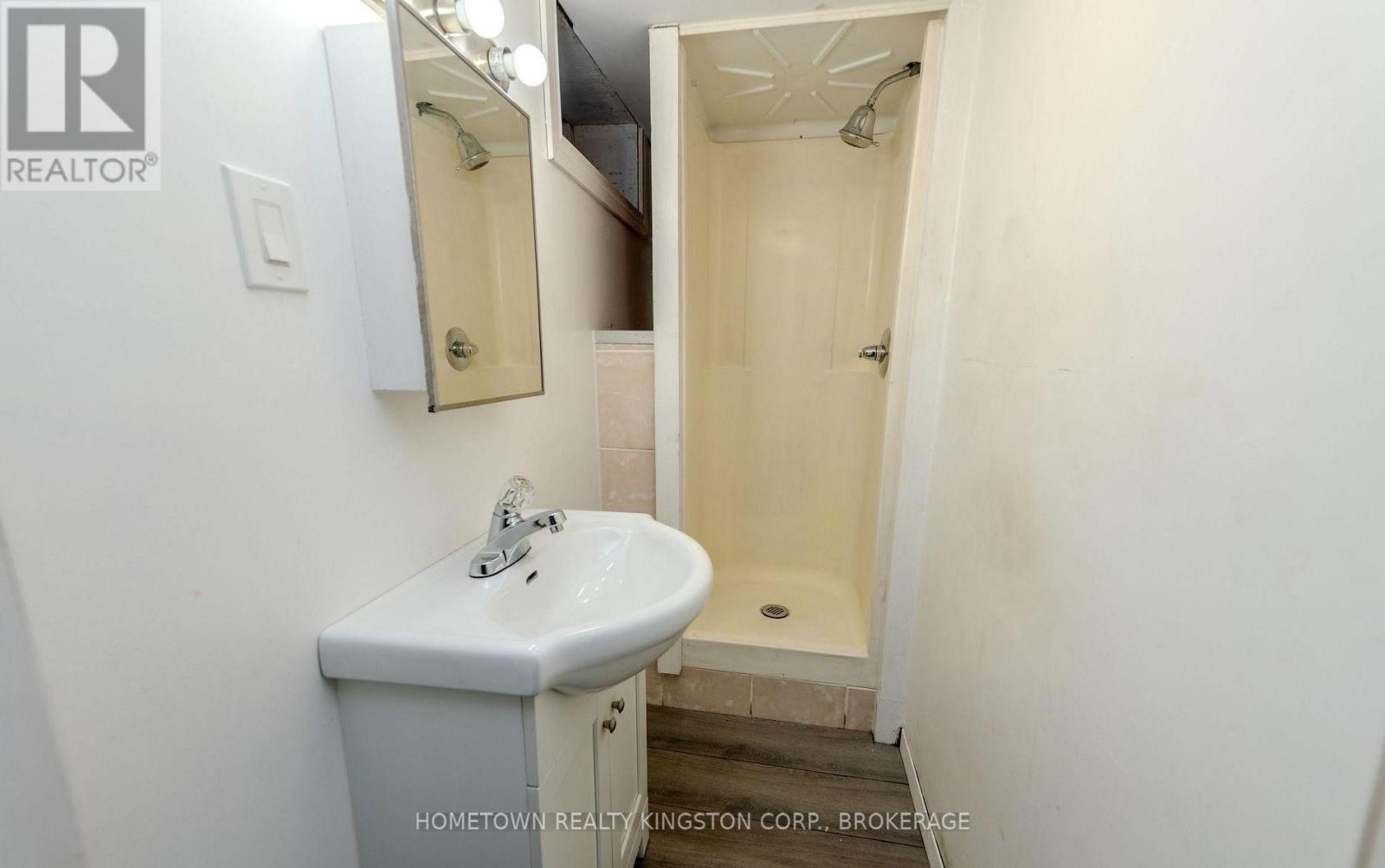983 Oakview Avenue, Kingston (South Of Taylor-Kidd Blvd), ON - Indoor Photo Showing Bathroom
