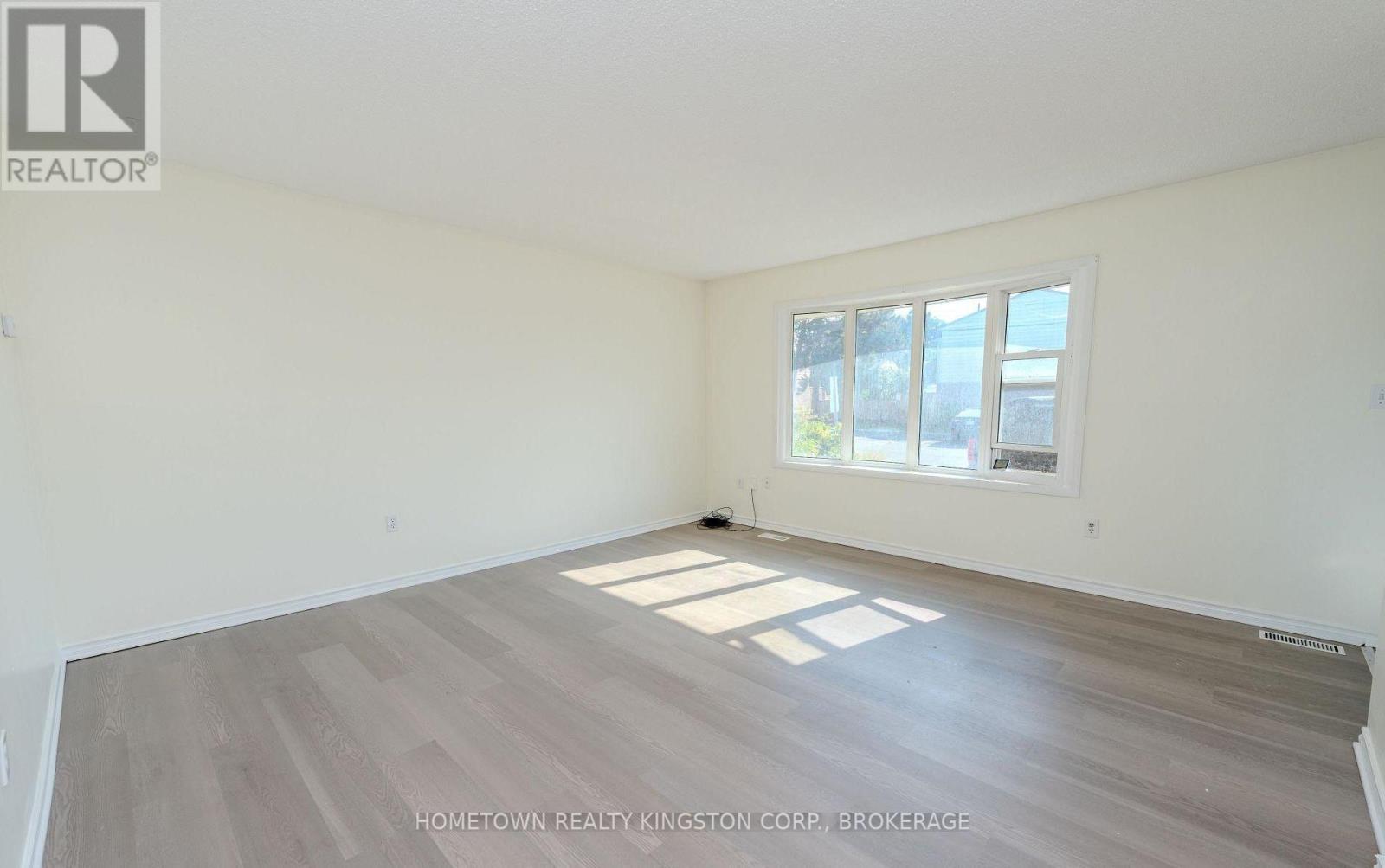 983 Oakview Avenue, Kingston (South Of Taylor-Kidd Blvd), ON - Indoor Photo Showing Other Room