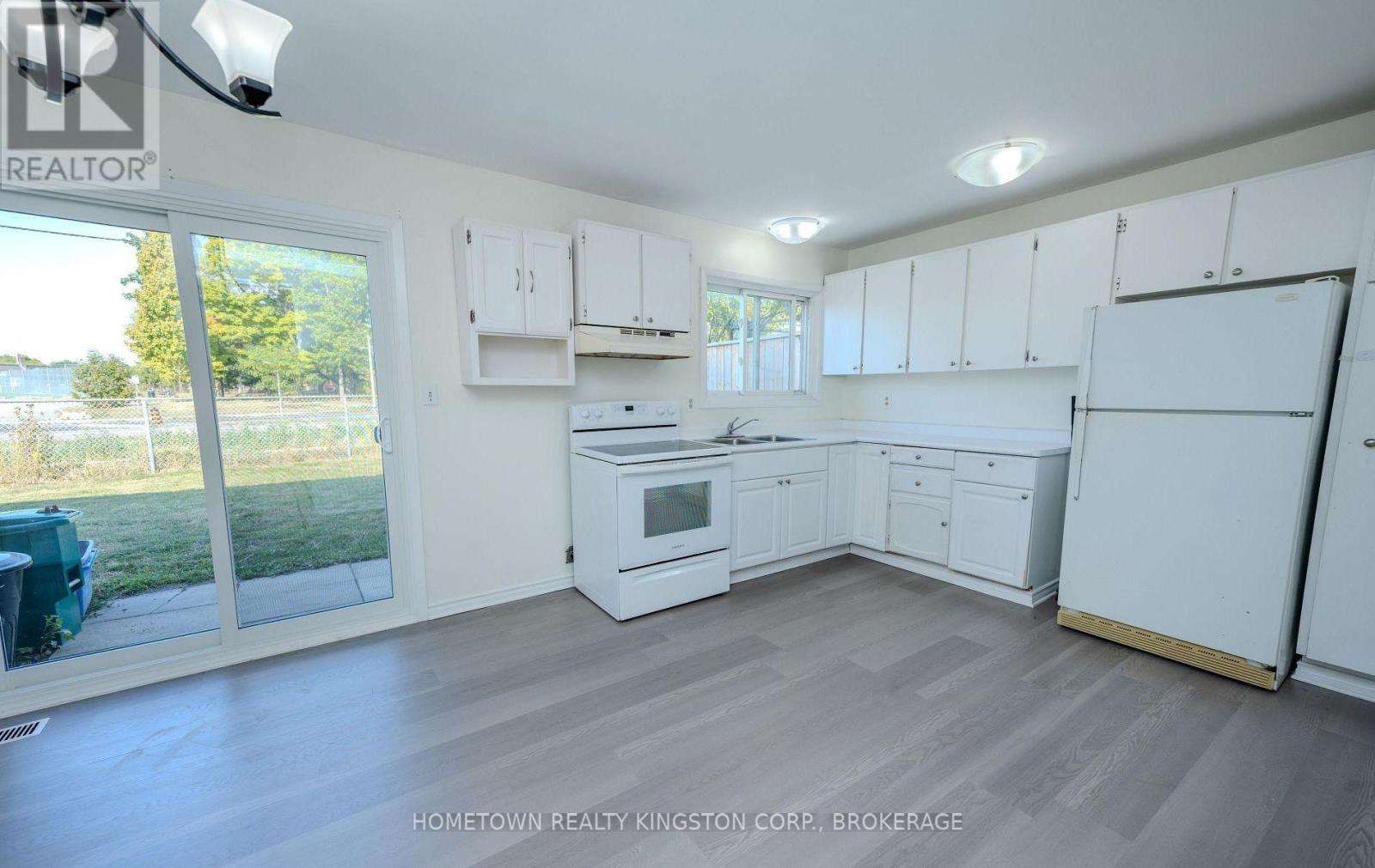 983 Oakview Avenue, Kingston (South Of Taylor-Kidd Blvd), ON - Indoor Photo Showing Kitchen