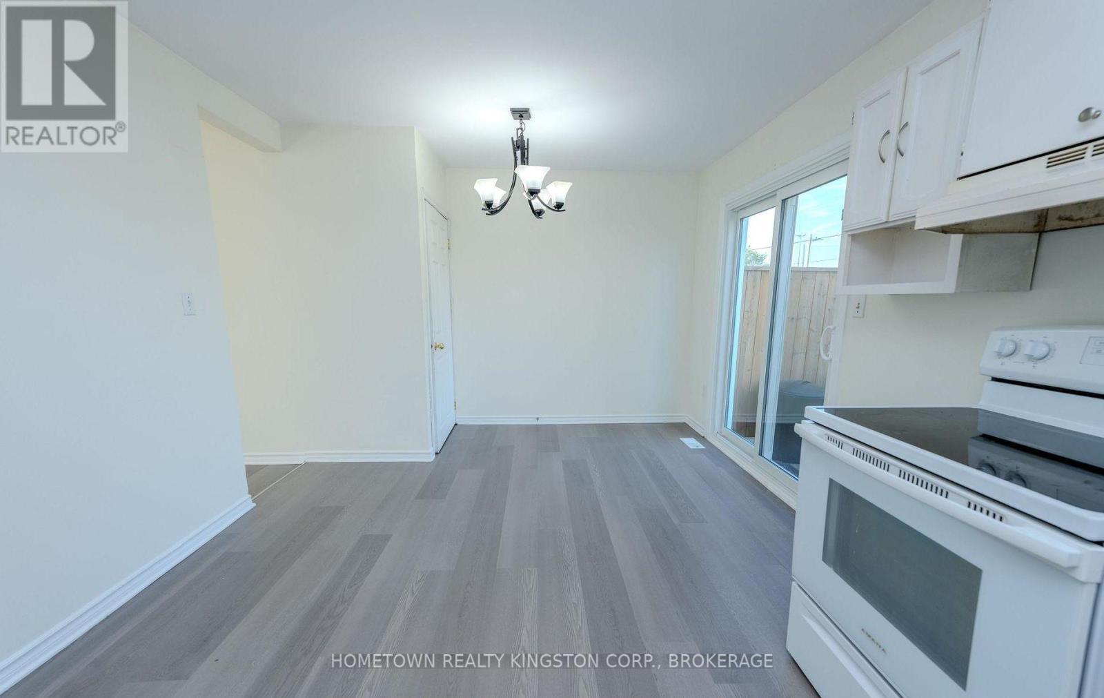 983 Oakview Avenue, Kingston (South Of Taylor-Kidd Blvd), ON - Indoor Photo Showing Kitchen