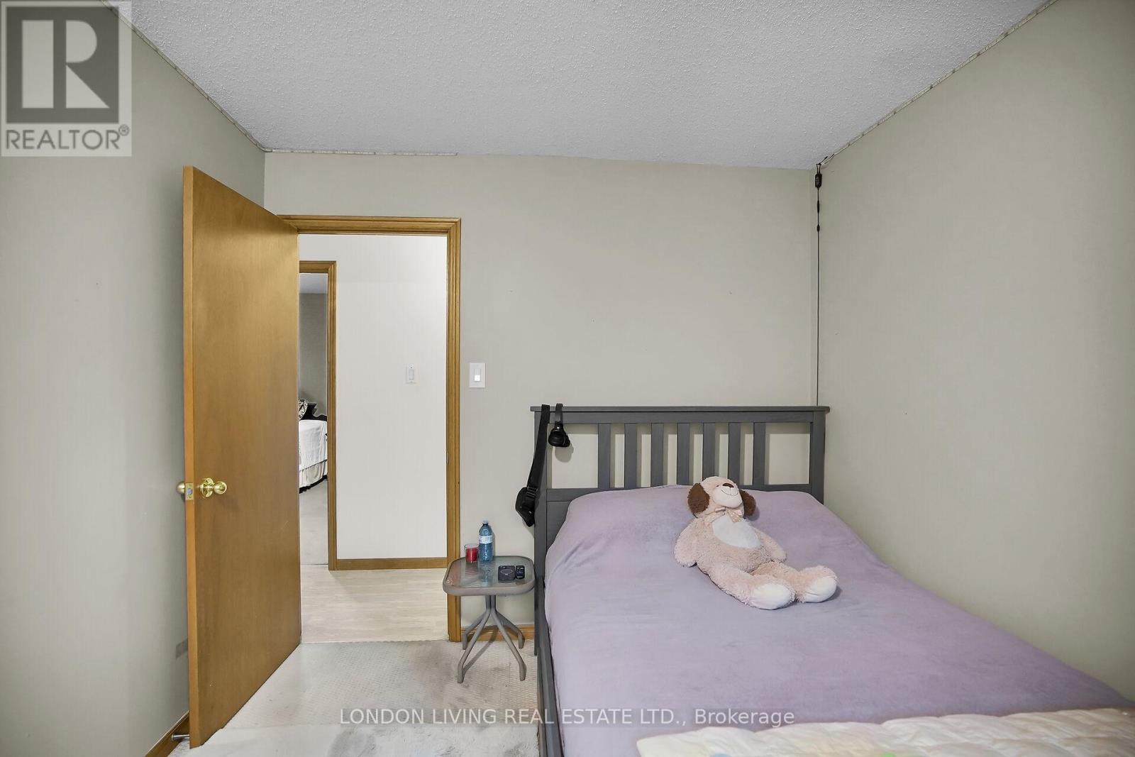 42 Bourbon Lane, London East (East I), ON - Indoor Photo Showing Bedroom