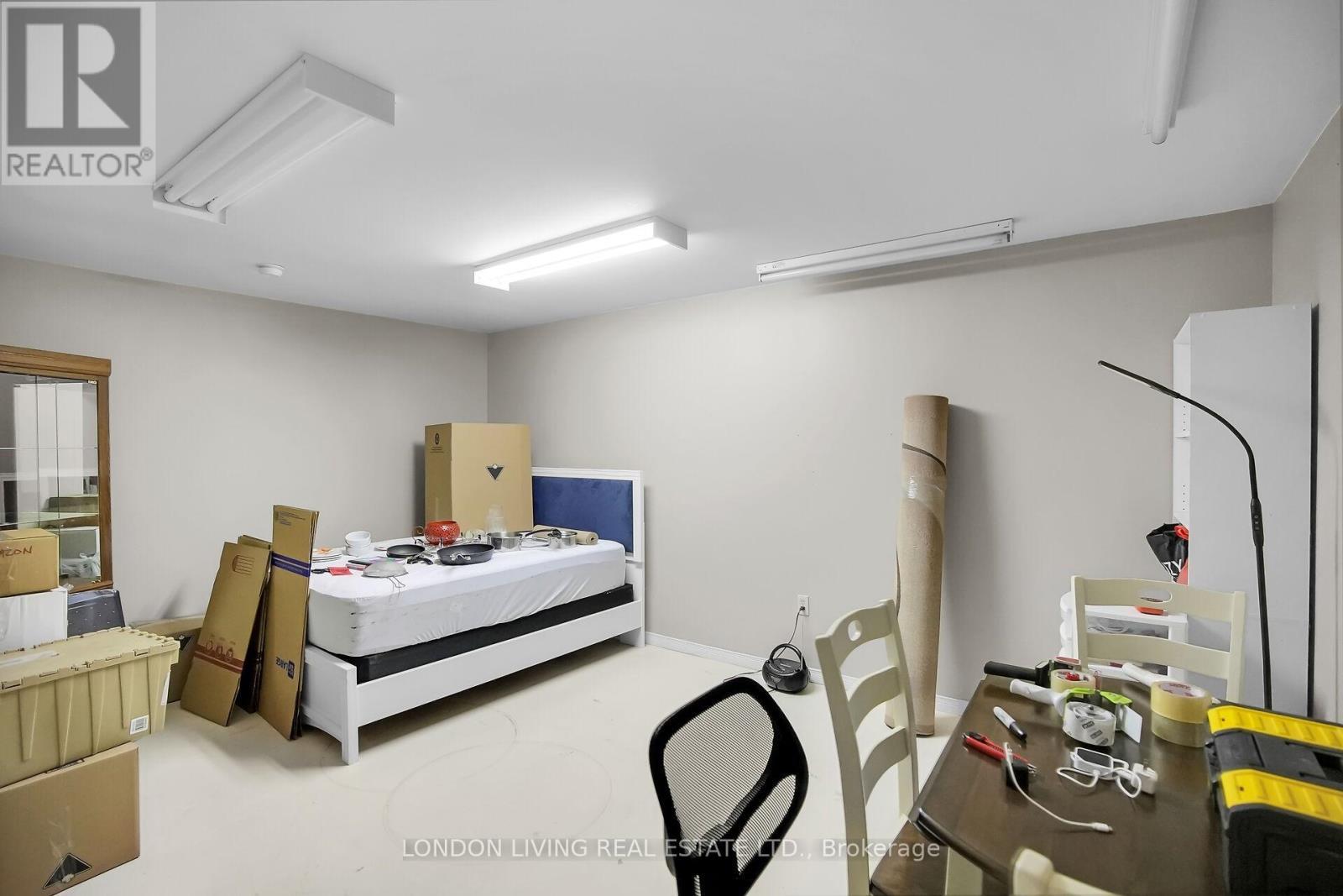 42 Bourbon Lane, London East (East I), ON - Indoor Photo Showing Bedroom