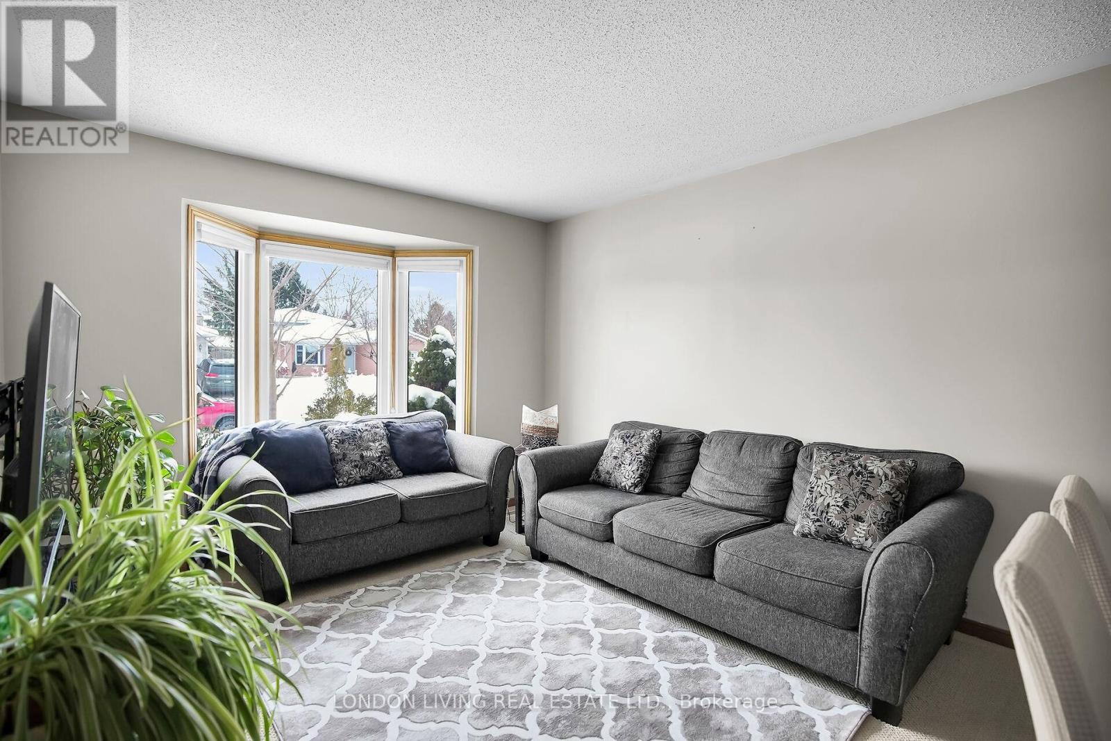 42 Bourbon Lane, London East (East I), ON - Indoor Photo Showing Living Room