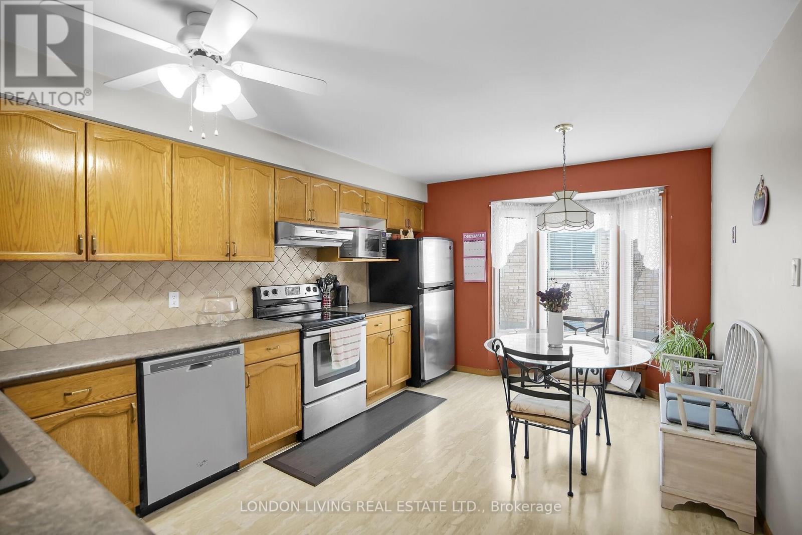 42 Bourbon Lane, London East (East I), ON - Indoor Photo Showing Kitchen