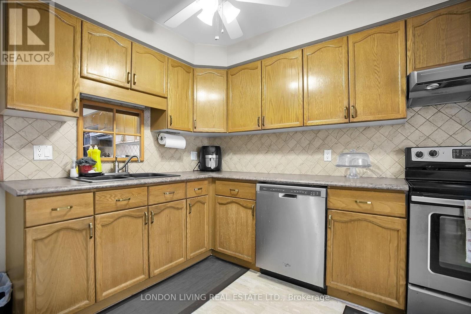 42 Bourbon Lane, London East (East I), ON - Indoor Photo Showing Kitchen With Double Sink