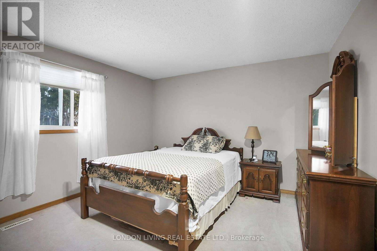 42 Bourbon Lane, London East (East I), ON - Indoor Photo Showing Bedroom