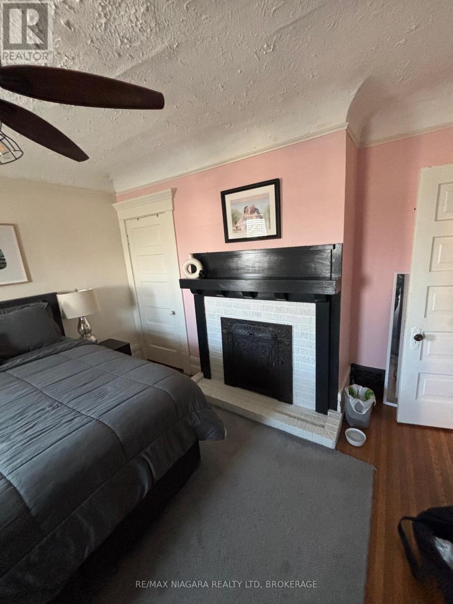 4766 Ryerson Crescent, Niagara Falls (Downtown), ON - Indoor Photo Showing Bedroom