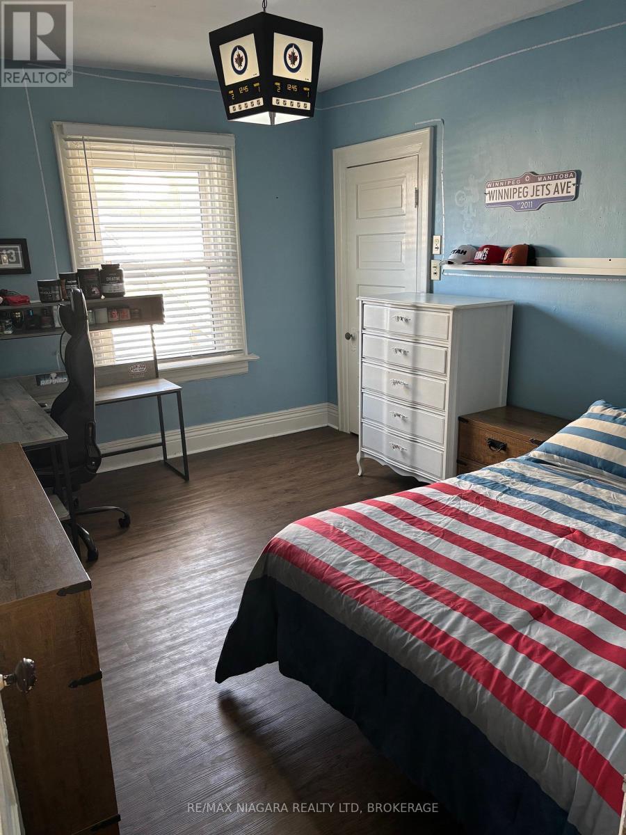 4766 Ryerson Crescent, Niagara Falls (Downtown), ON - Indoor Photo Showing Bedroom