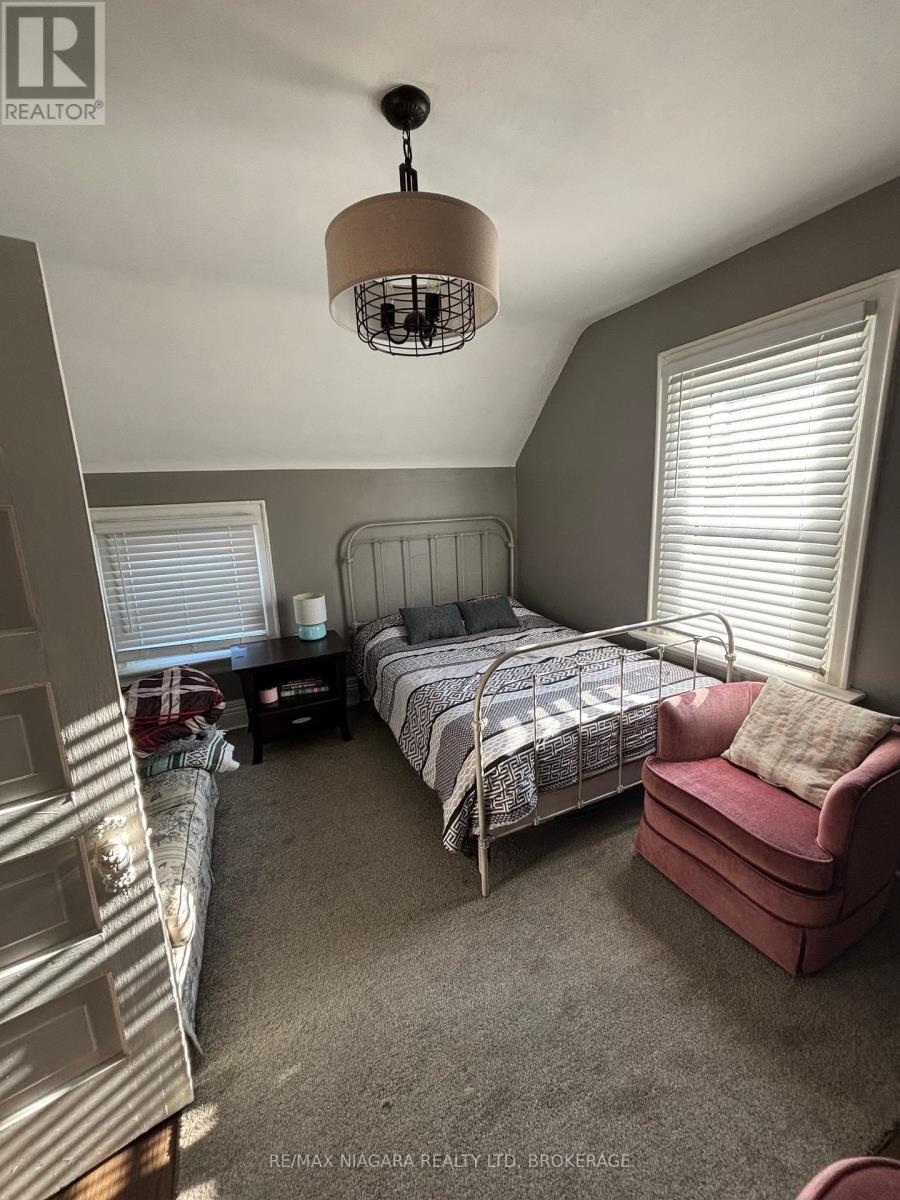 4766 Ryerson Crescent, Niagara Falls (Downtown), ON - Indoor Photo Showing Bedroom