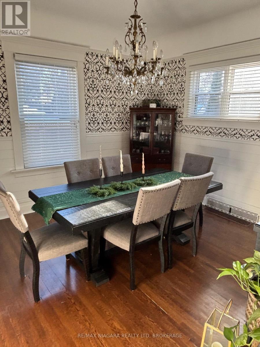 4766 Ryerson Crescent, Niagara Falls (Downtown), ON - Indoor Photo Showing Dining Room