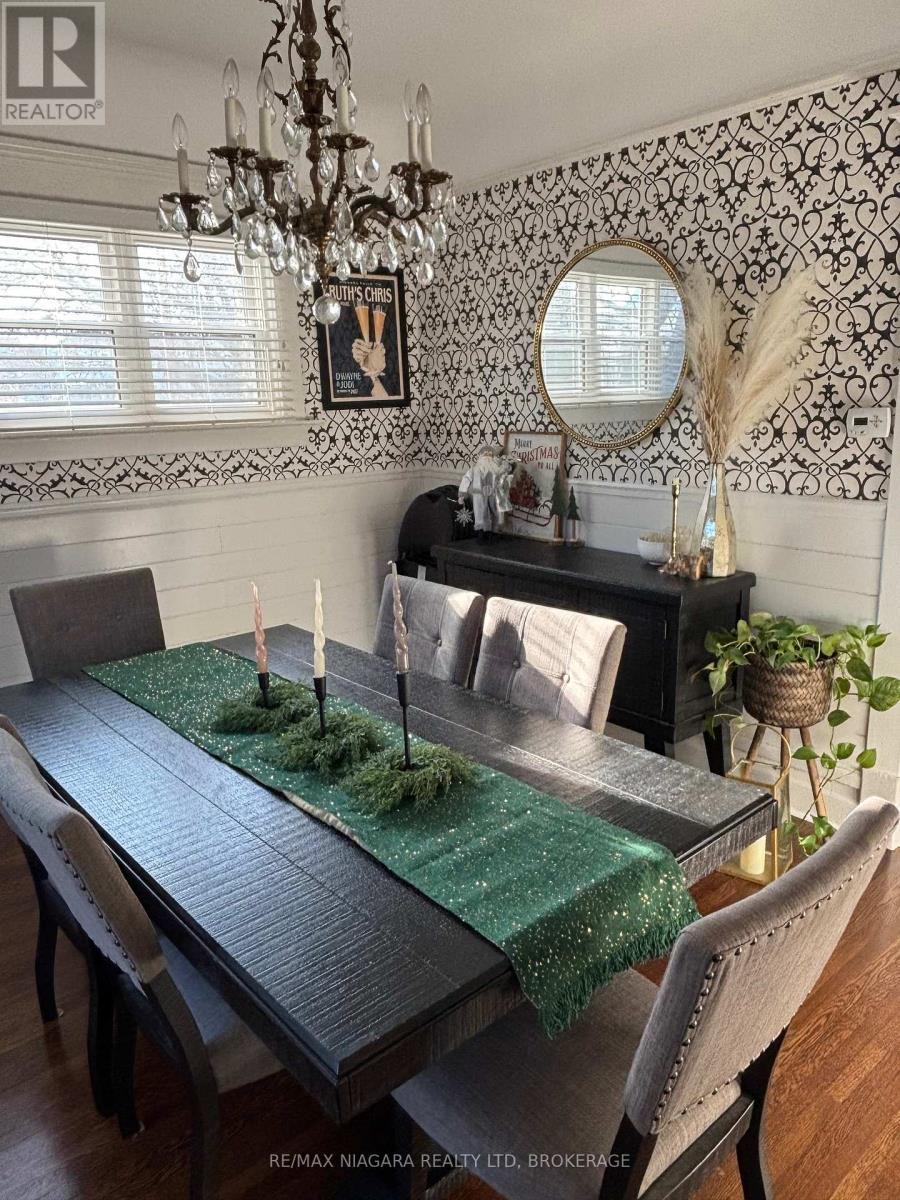 4766 Ryerson Crescent, Niagara Falls (Downtown), ON - Indoor Photo Showing Dining Room