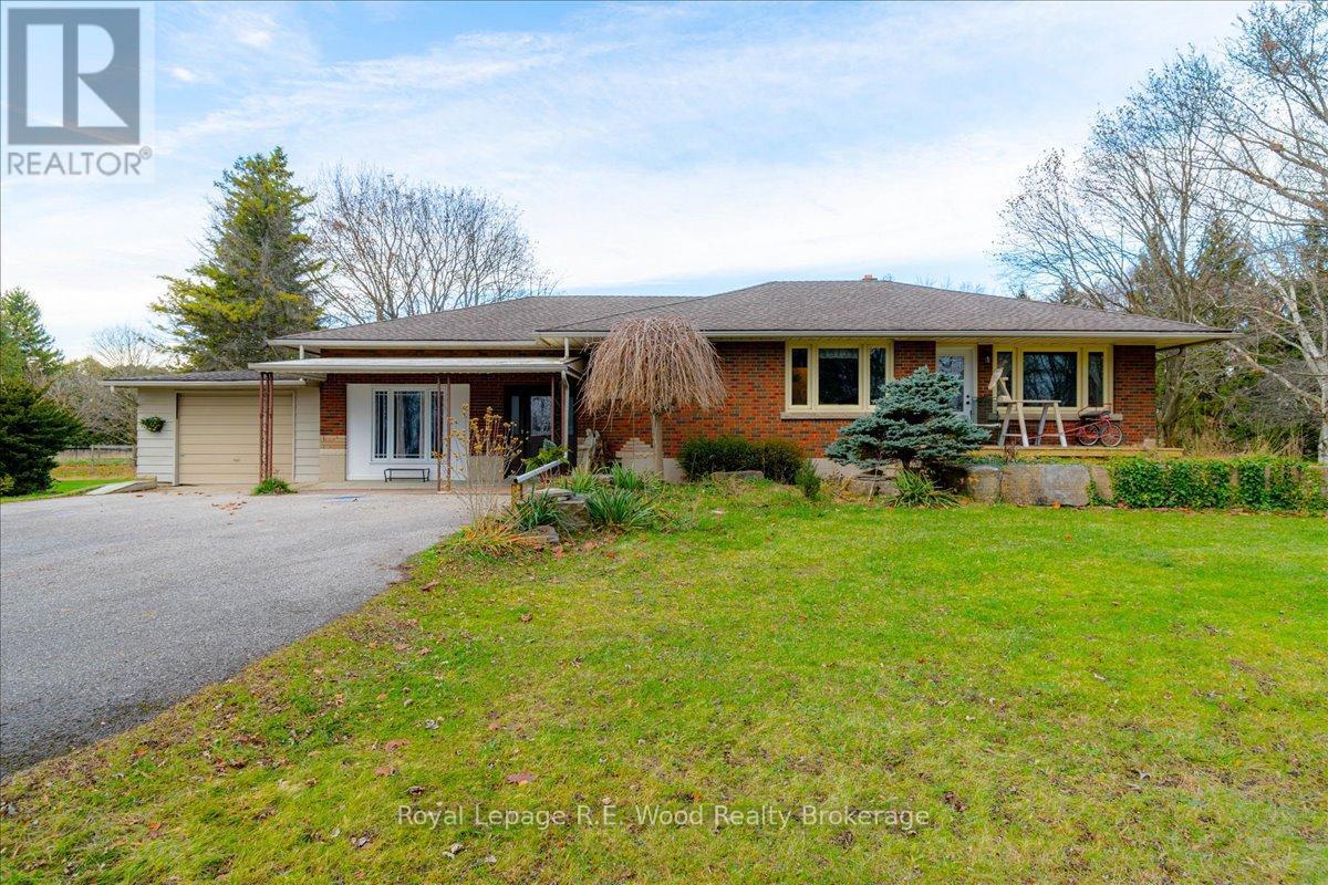 1925 - 1925 1St Concession Rd Street, Norfolk, ON - Outdoor With Facade