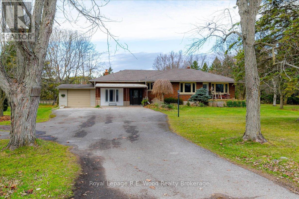 1925 - 1925 1St Concession Rd Street, Norfolk, ON - Outdoor With Facade
