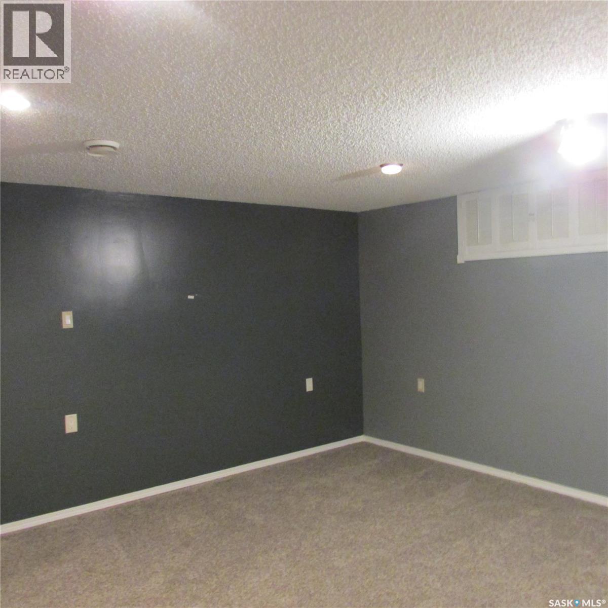 11 Watts Bay, Regina, SK - Indoor Photo Showing Other Room