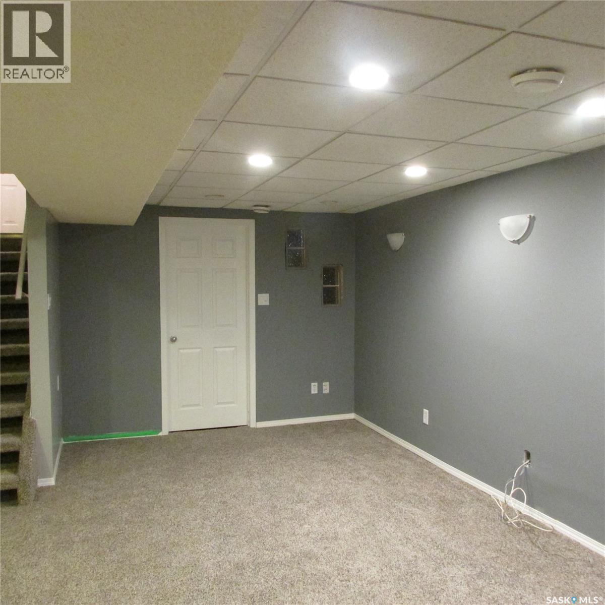 11 Watts Bay, Regina, SK - Indoor