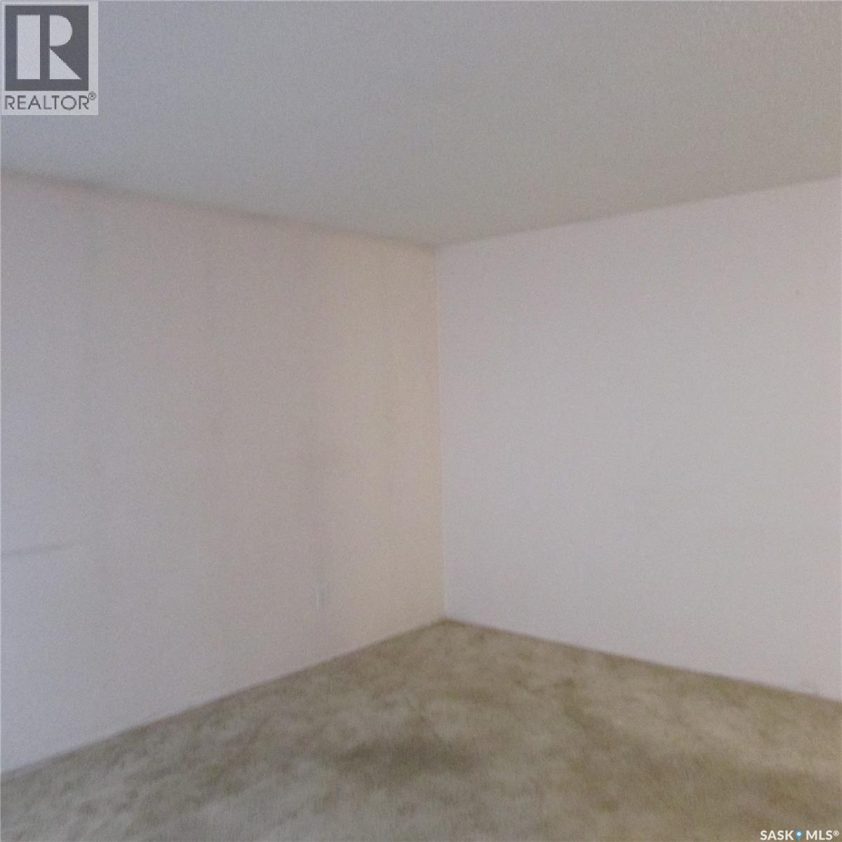 11 Watts Bay, Regina, SK - Indoor Photo Showing Other Room