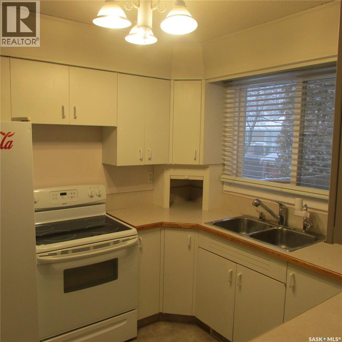 11 Watts Bay, Regina, SK - Indoor Photo Showing Kitchen With Double Sink