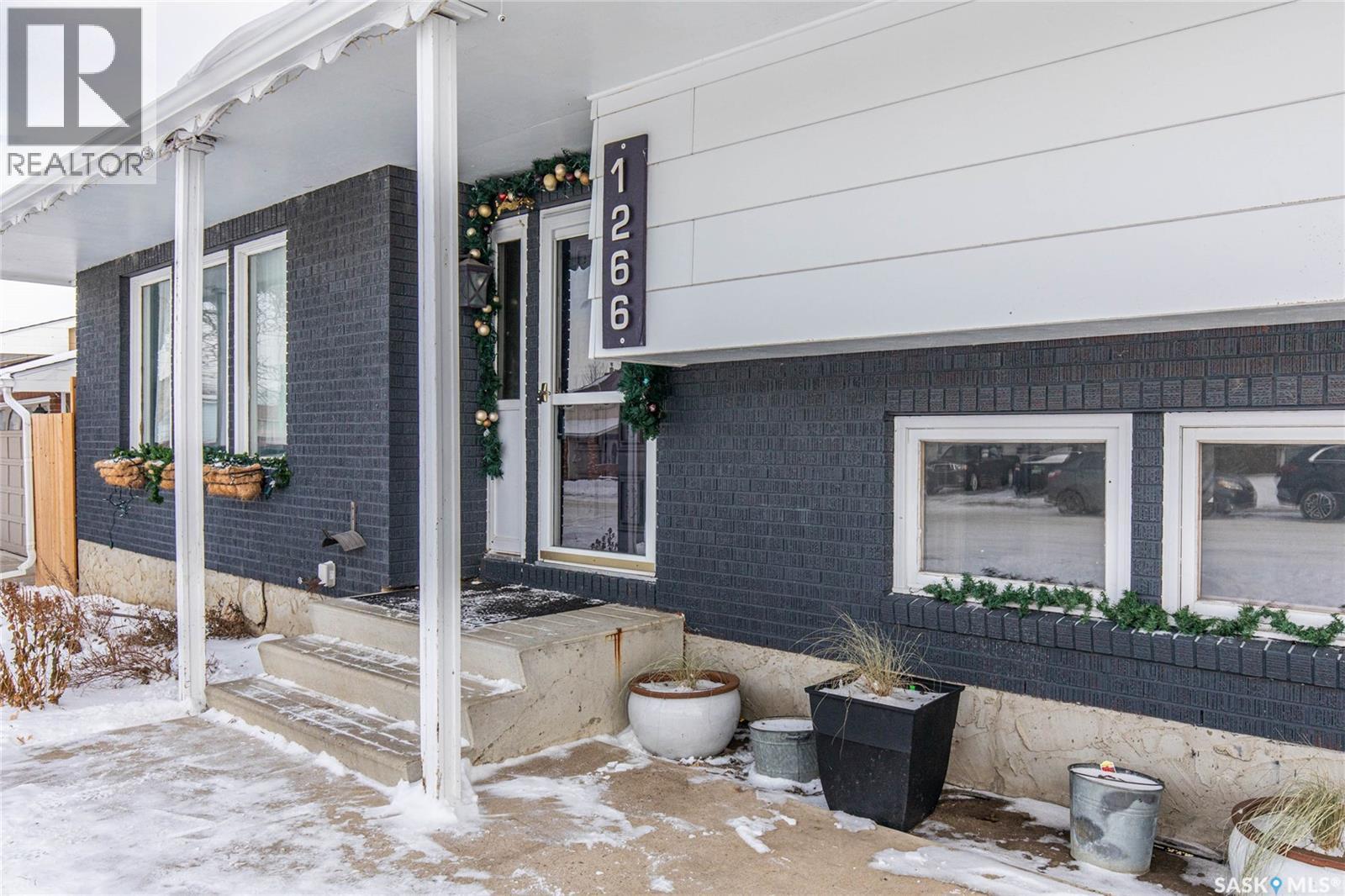 1266 Maybery Crescent, Moose Jaw, SK - Outdoor