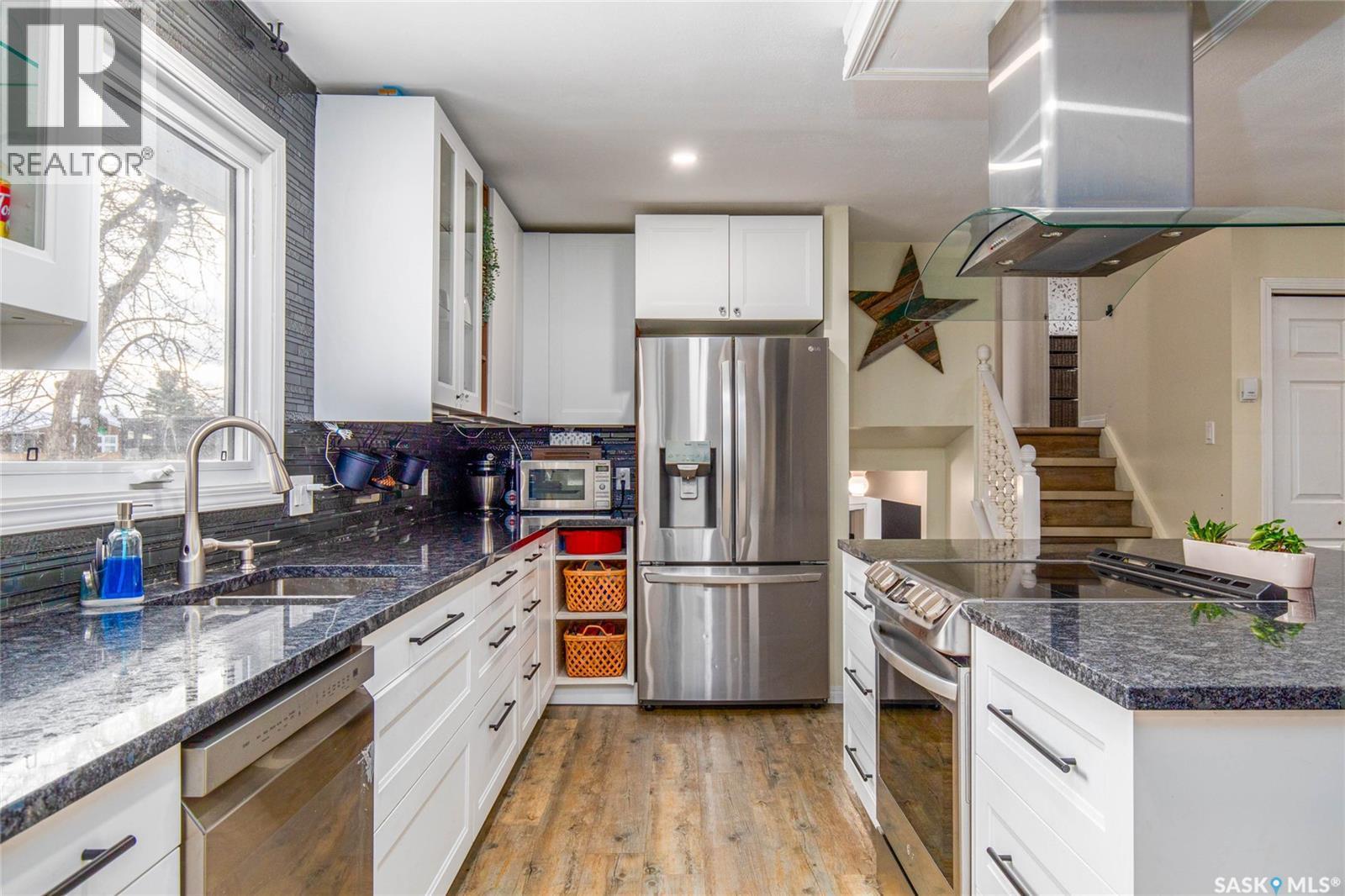 1266 Maybery Crescent, Moose Jaw, SK - Indoor Photo Showing Kitchen With Upgraded Kitchen