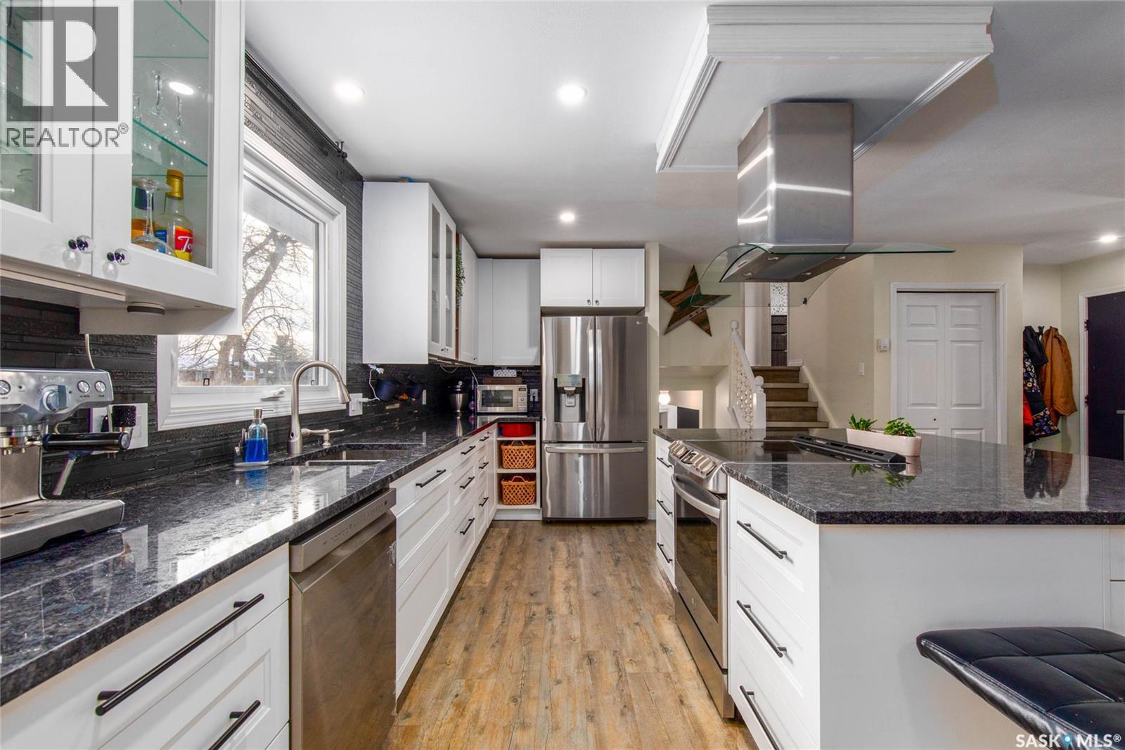 1266 Maybery Crescent, Moose Jaw, SK - Indoor Photo Showing Kitchen With Upgraded Kitchen