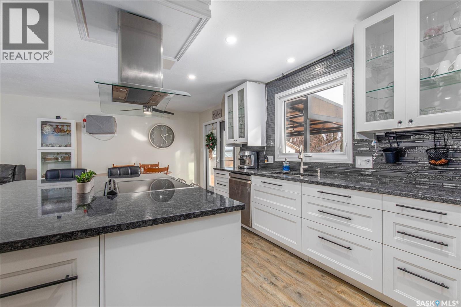 1266 Maybery Crescent, Moose Jaw, SK - Indoor Photo Showing Kitchen With Double Sink