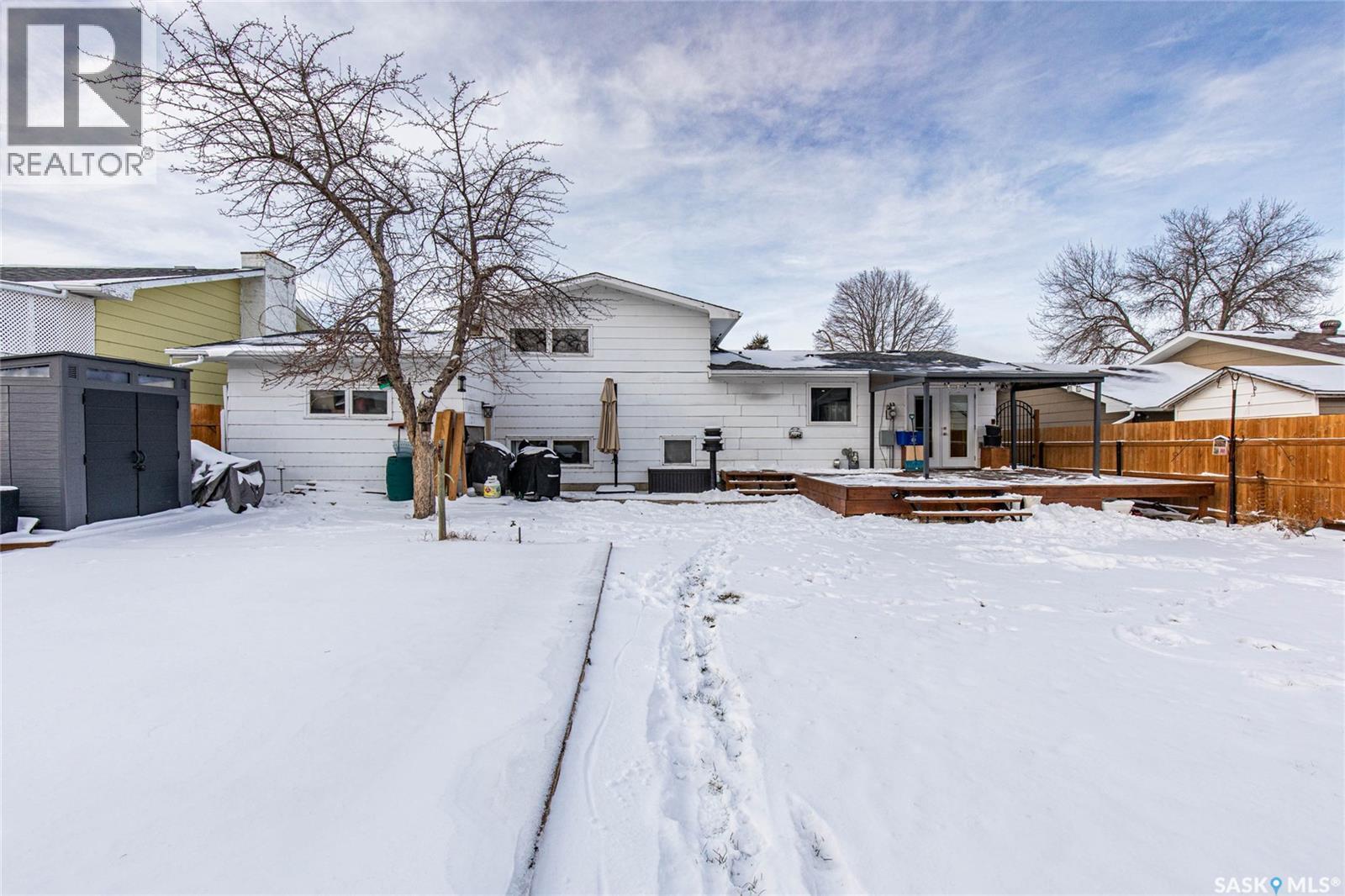 1266 Maybery Crescent, Moose Jaw, SK - Outdoor