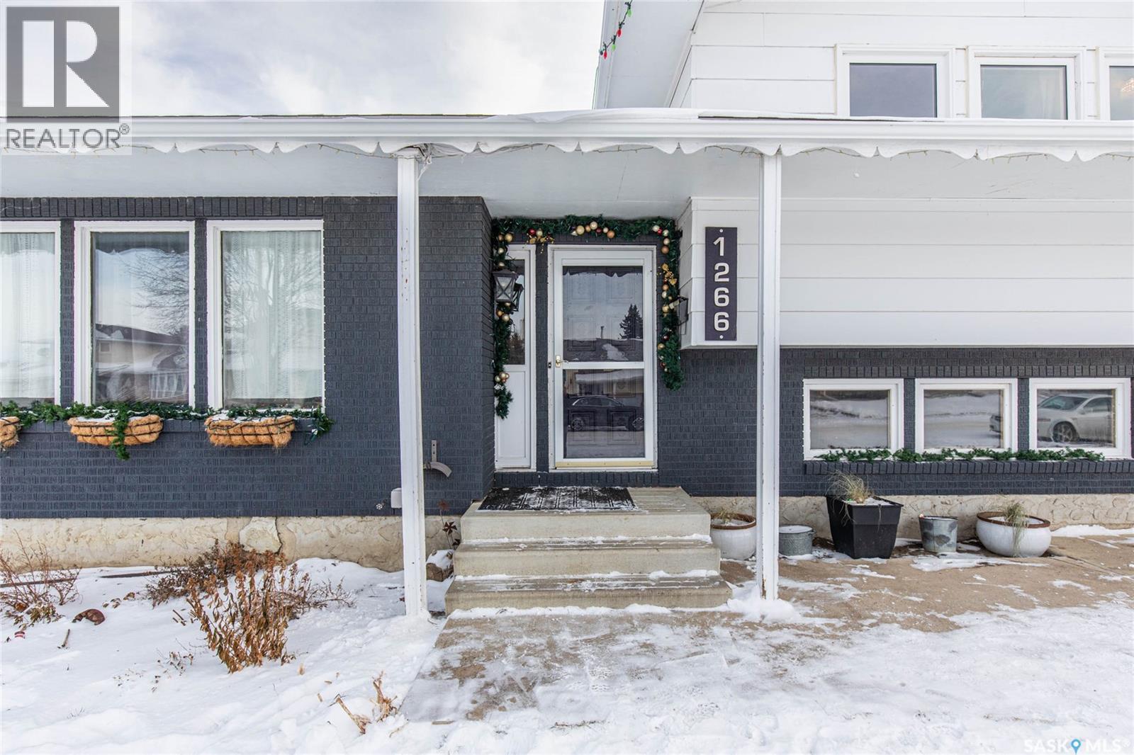 1266 Maybery Crescent, Moose Jaw, SK - Outdoor