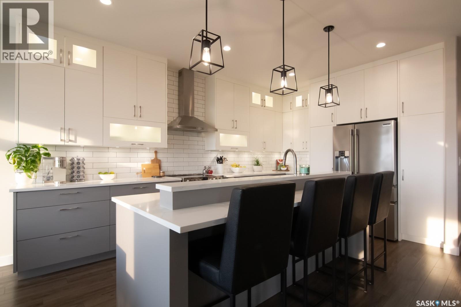 635 Kenaschuk Crescent, Saskatoon, SK - Indoor Photo Showing Kitchen With Upgraded Kitchen