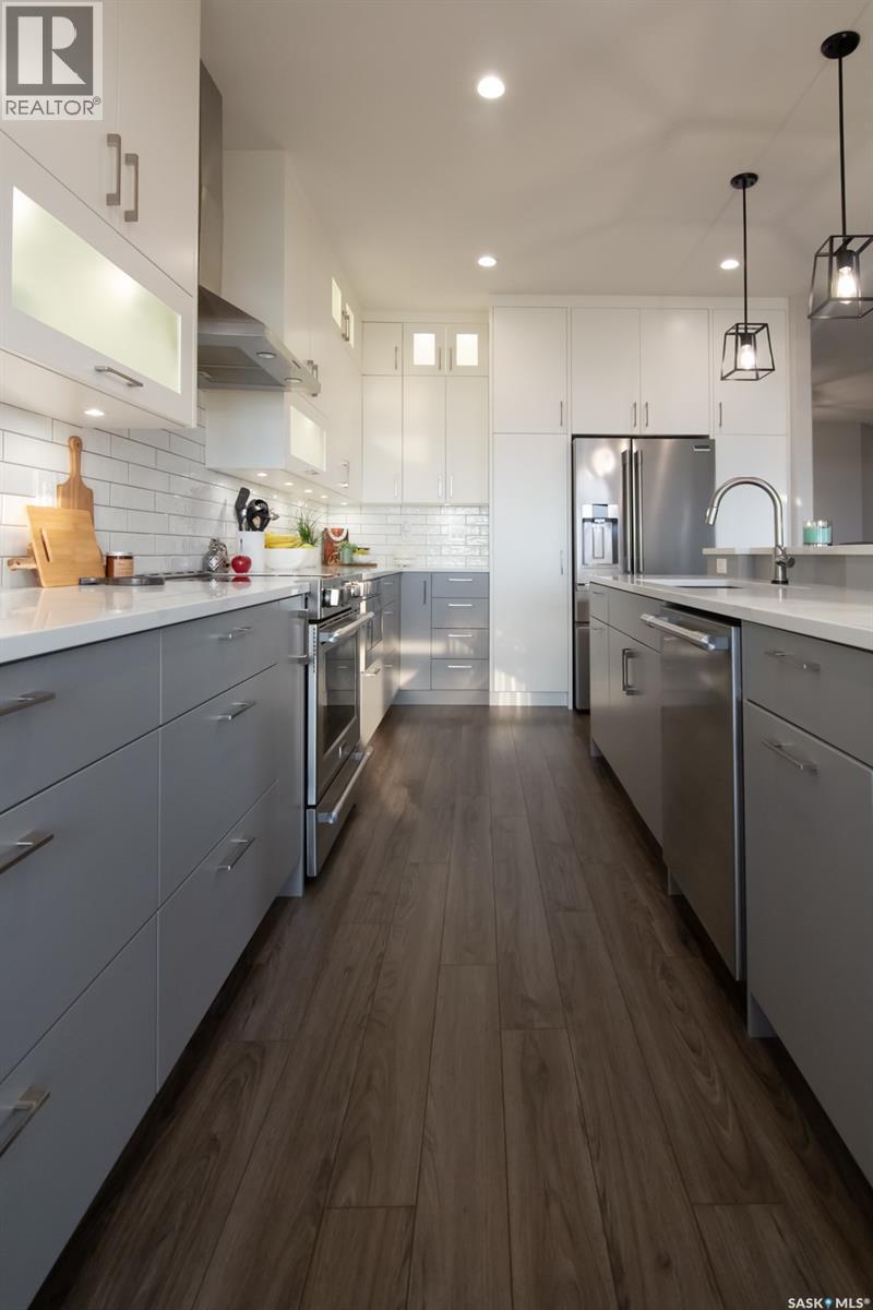 635 Kenaschuk Crescent, Saskatoon, SK - Indoor Photo Showing Kitchen With Upgraded Kitchen