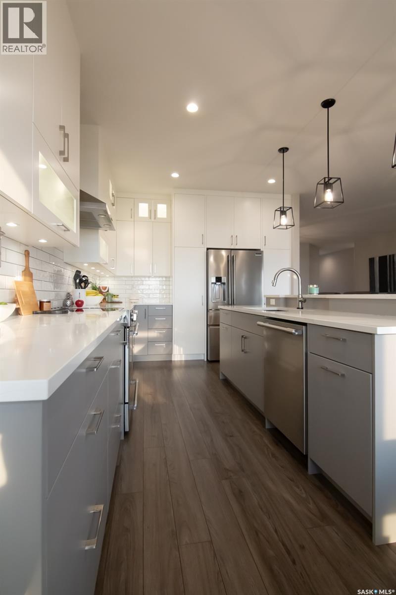 635 Kenaschuk Crescent, Saskatoon, SK - Indoor Photo Showing Kitchen With Upgraded Kitchen