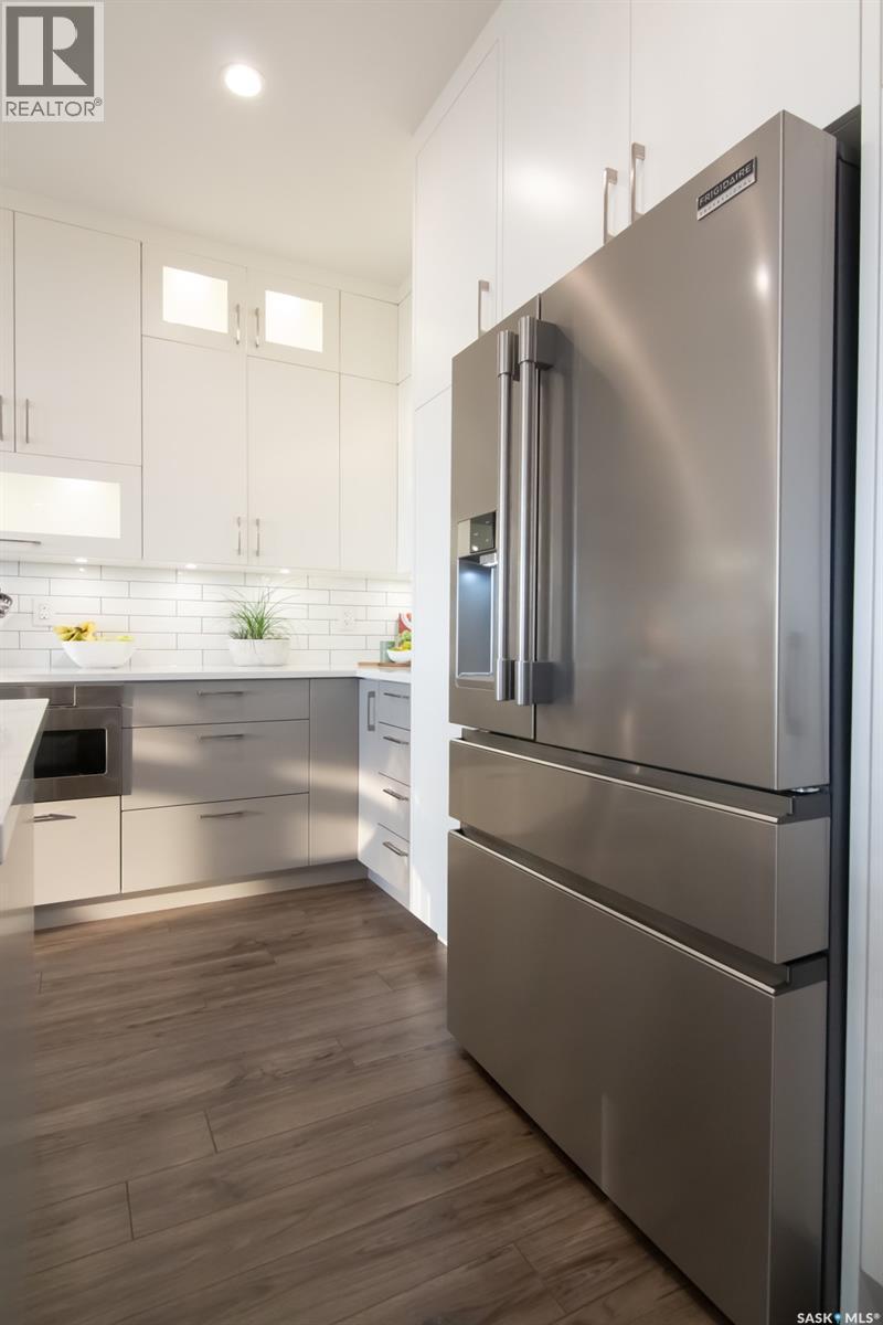 635 Kenaschuk Crescent, Saskatoon, SK - Indoor Photo Showing Kitchen With Upgraded Kitchen