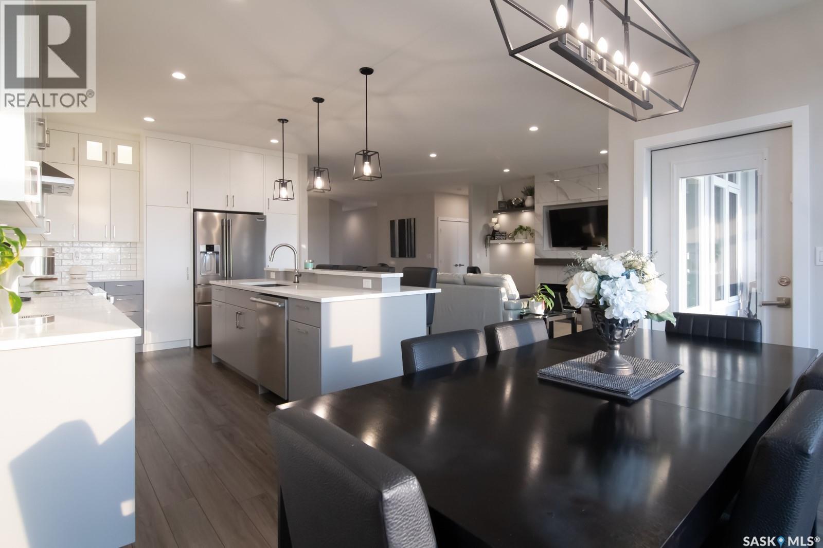 635 Kenaschuk Crescent, Saskatoon, SK - Indoor Photo Showing Kitchen With Upgraded Kitchen