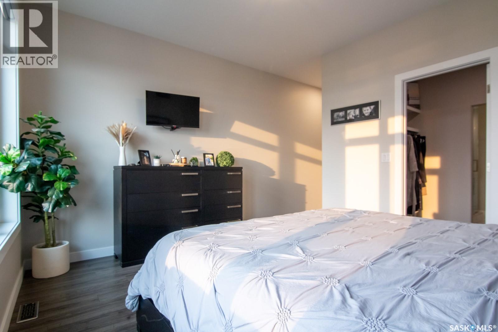 635 Kenaschuk Crescent, Saskatoon, SK - Indoor Photo Showing Bedroom