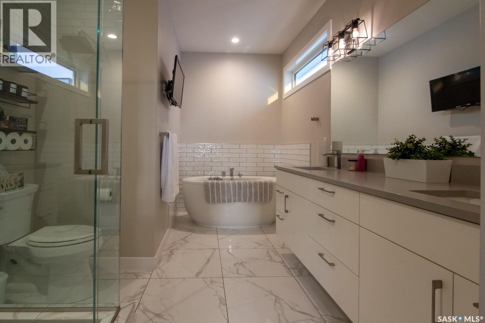 635 Kenaschuk Crescent, Saskatoon, SK - Indoor Photo Showing Bathroom