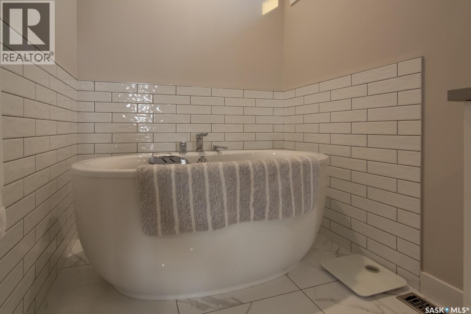 635 Kenaschuk Crescent, Saskatoon, SK - Indoor Photo Showing Bathroom