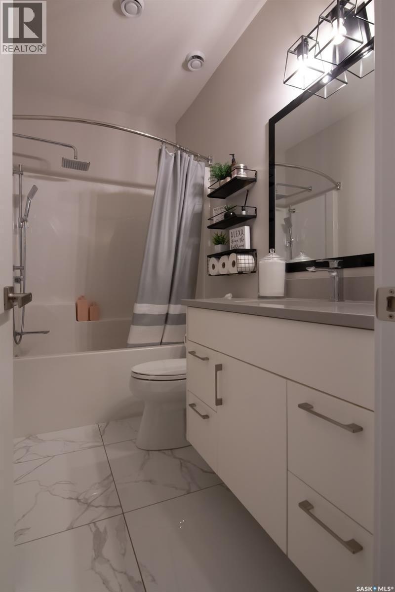 635 Kenaschuk Crescent, Saskatoon, SK - Indoor Photo Showing Bathroom