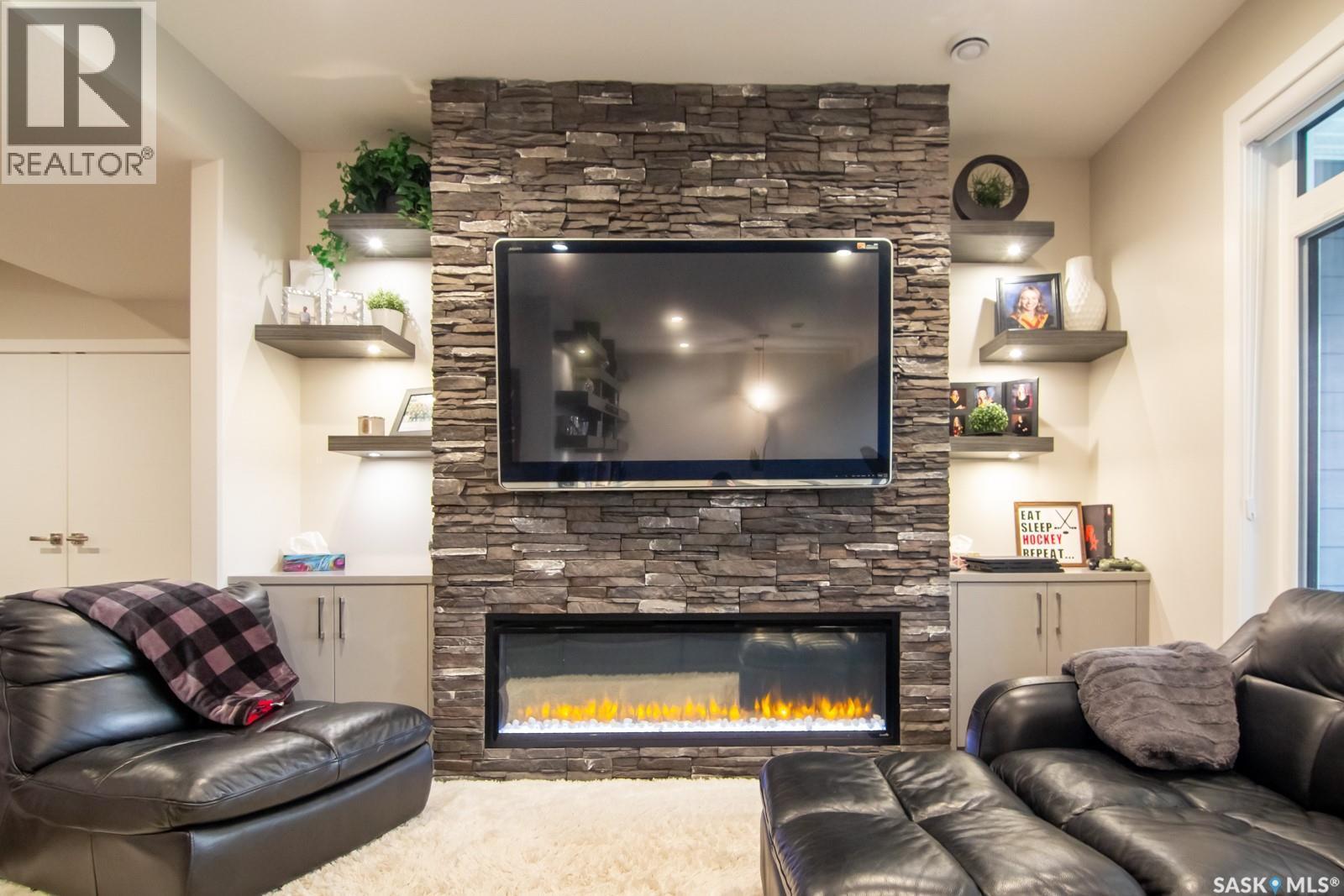 635 Kenaschuk Crescent, Saskatoon, SK - Indoor Photo Showing Living Room With Fireplace