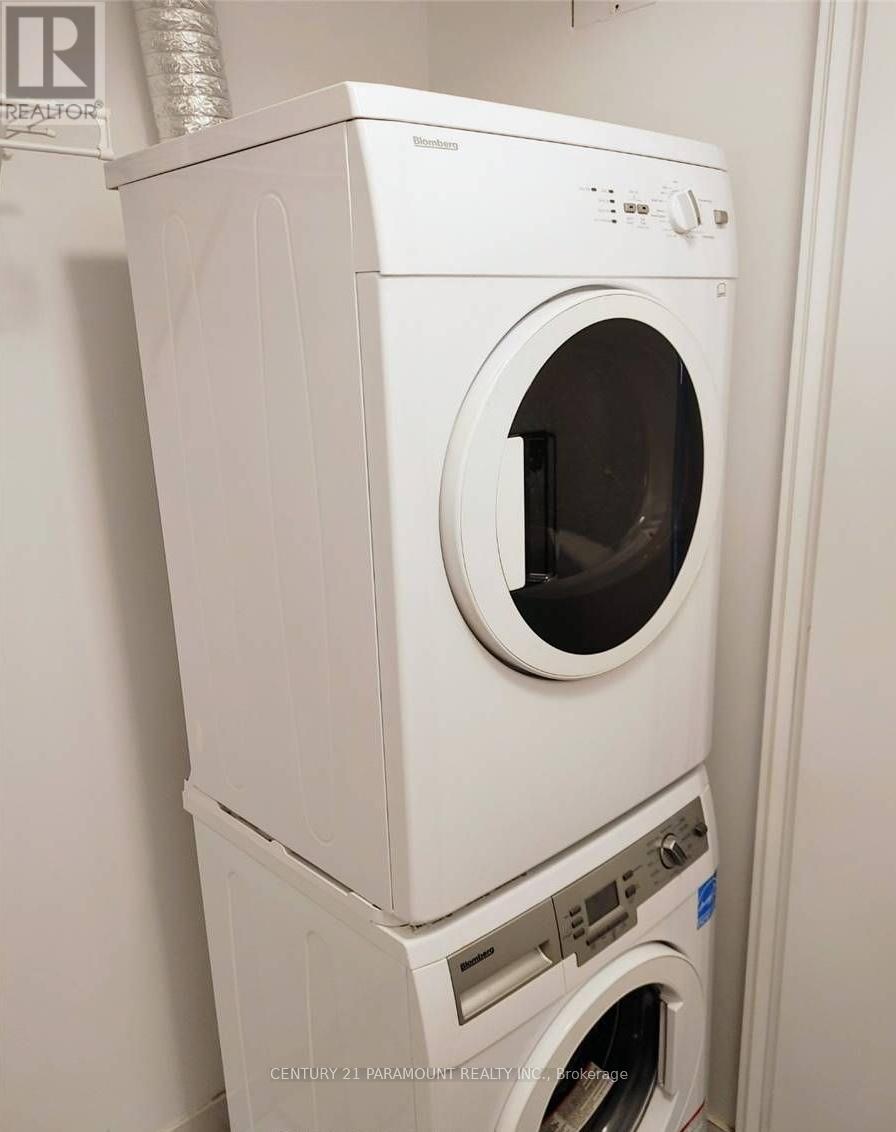 3315 - 181 Dundas Street E, Toronto, ON - Indoor Photo Showing Laundry Room