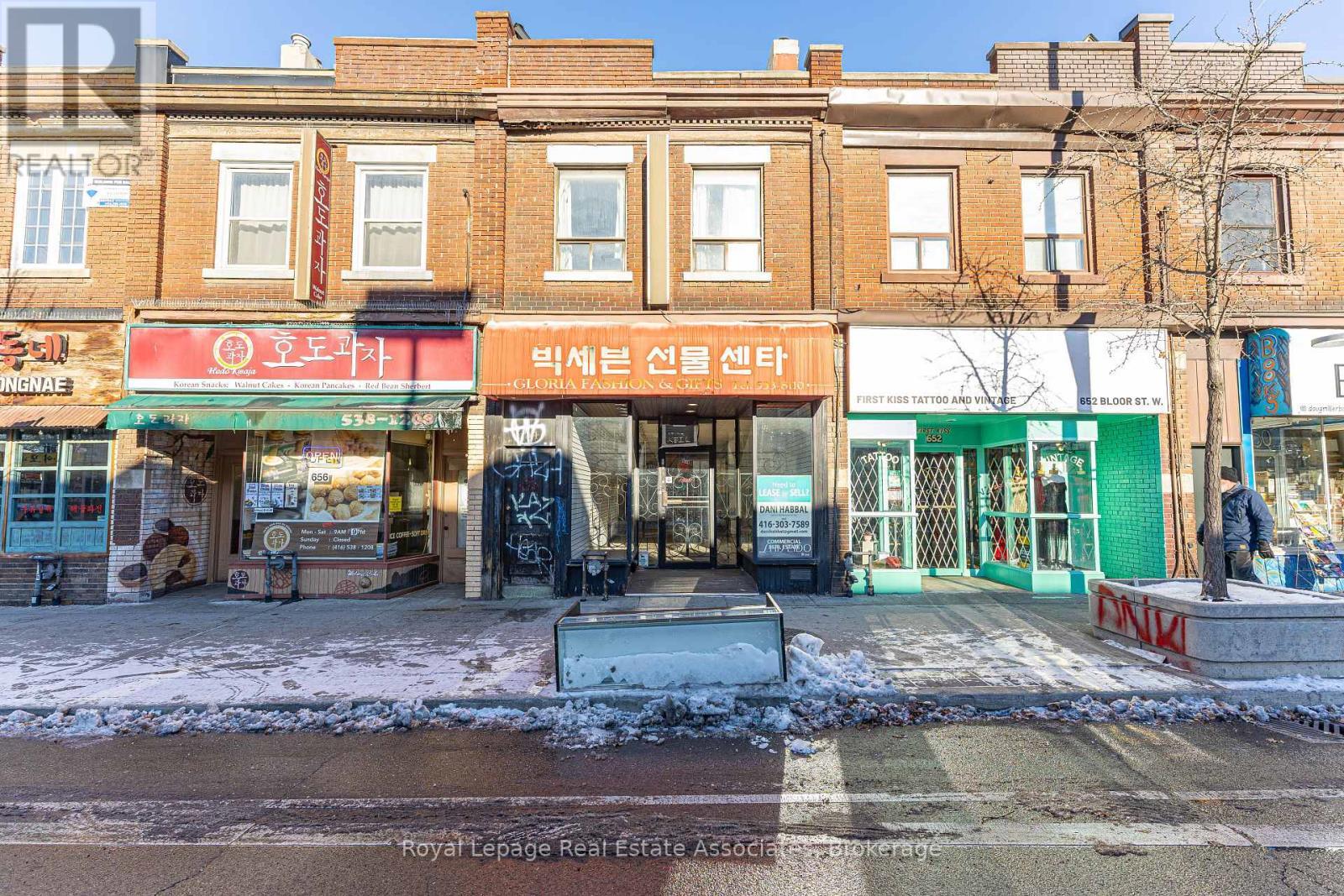 654 Bloor Street W, Toronto, ON