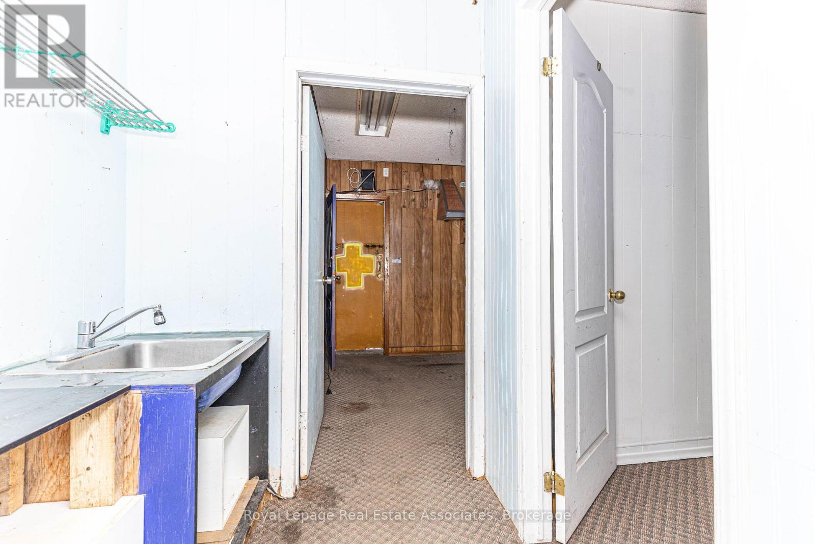 654 Bloor Street W, Toronto, ON