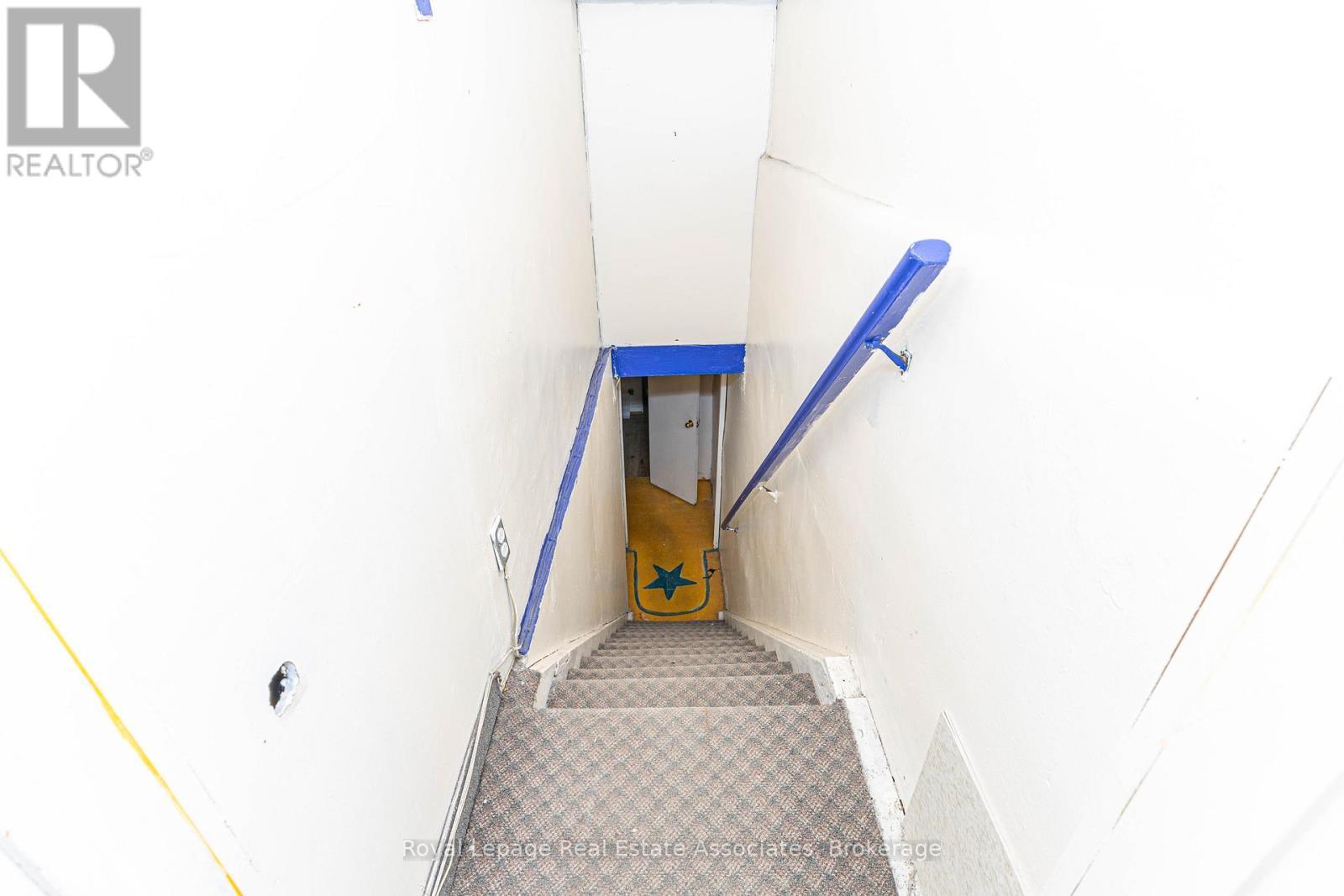 654 Bloor Street W, Toronto, ON