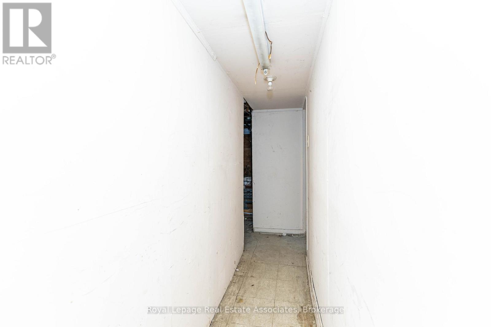 654 Bloor Street W, Toronto, ON